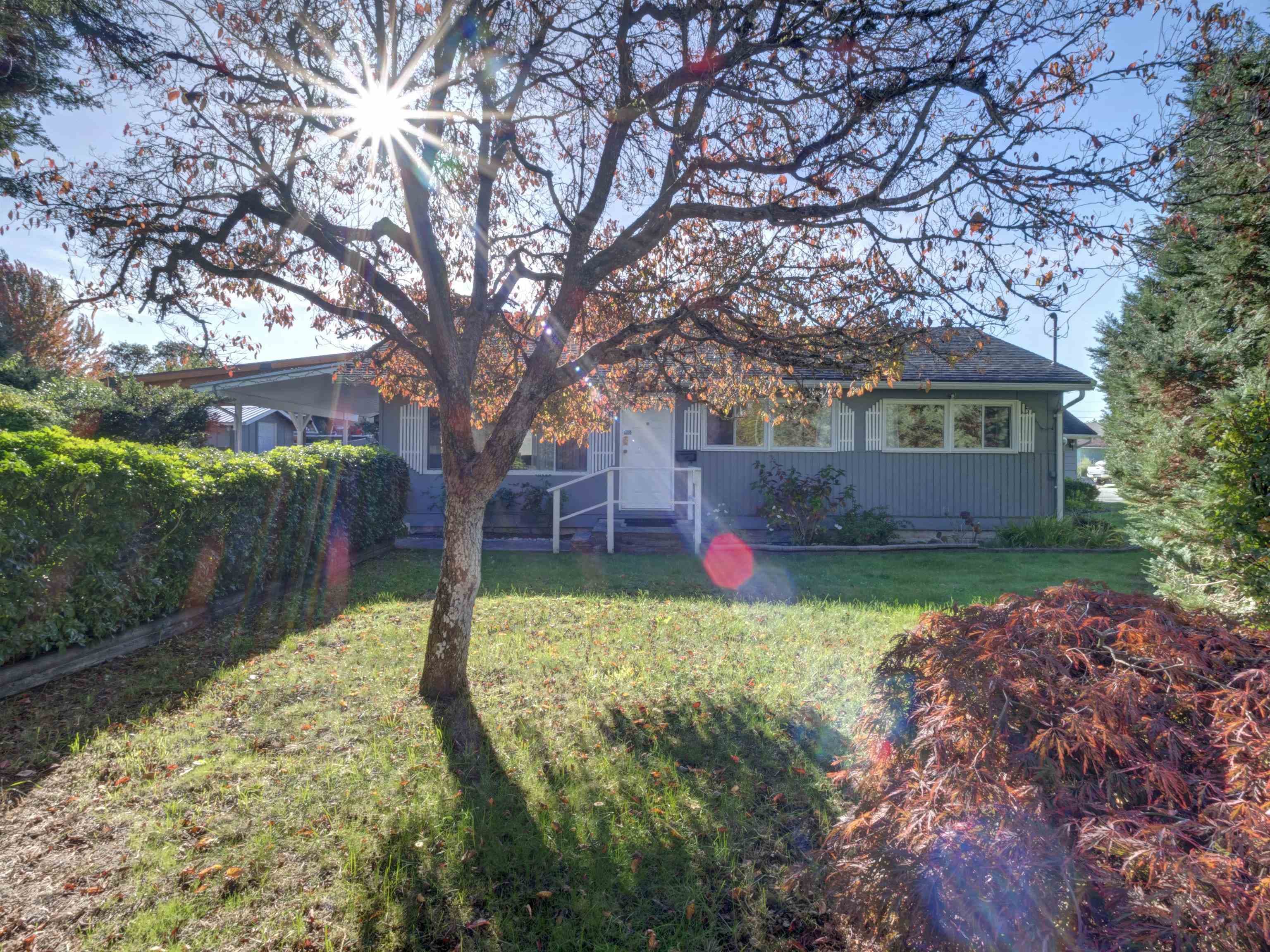 4657 Whitaker Road, Sechelt, V7Z 0E4 — photo 3