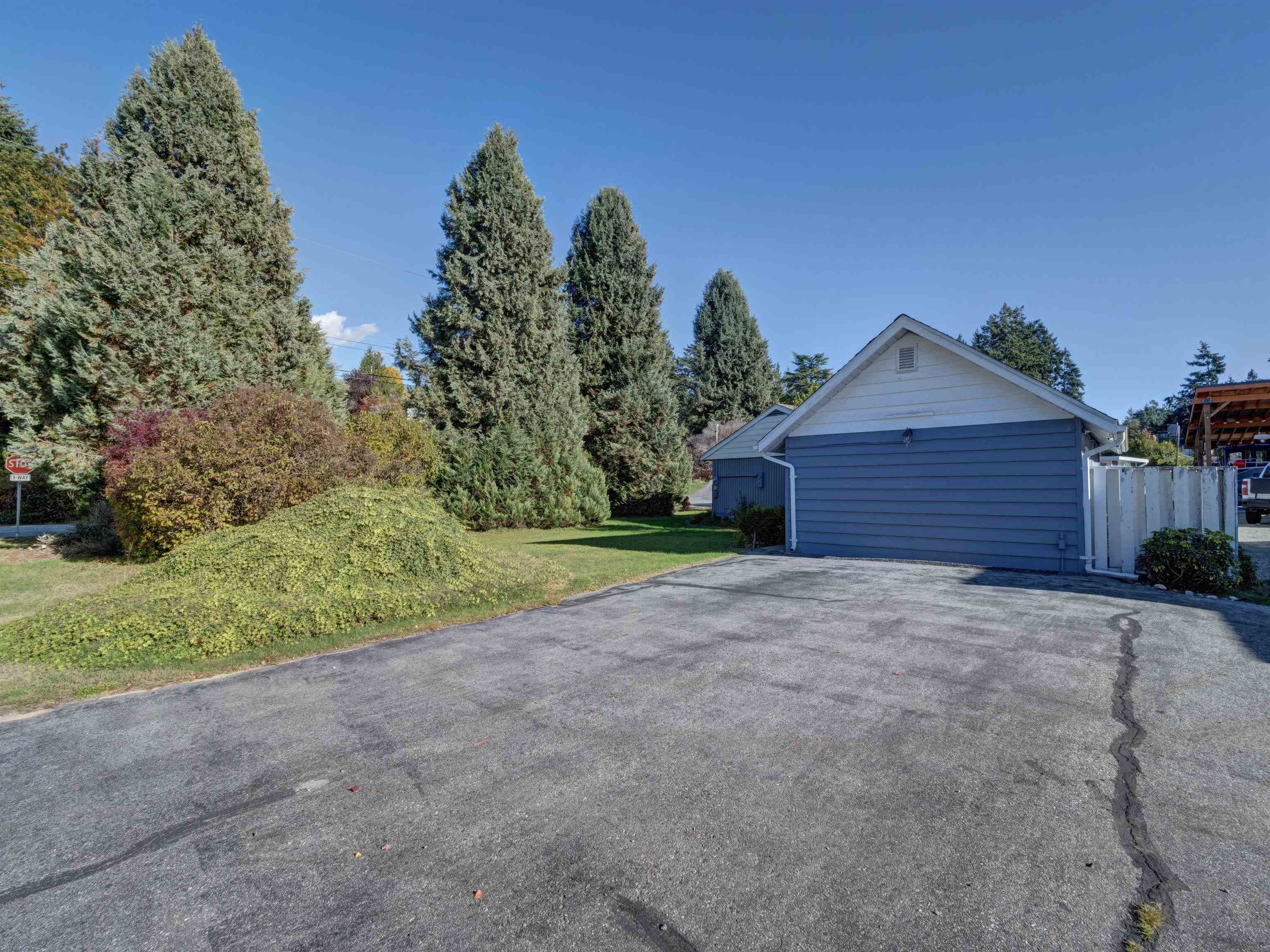 4657 Whitaker Road, Sechelt, V7Z 0E4 — photo 4