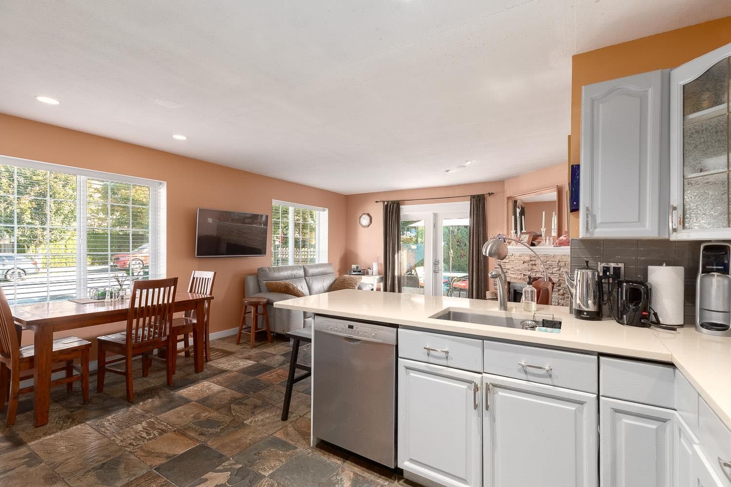 3 - 1652 Mahon Avenue, North Vancouver, V7M 2S8 — photo 2
