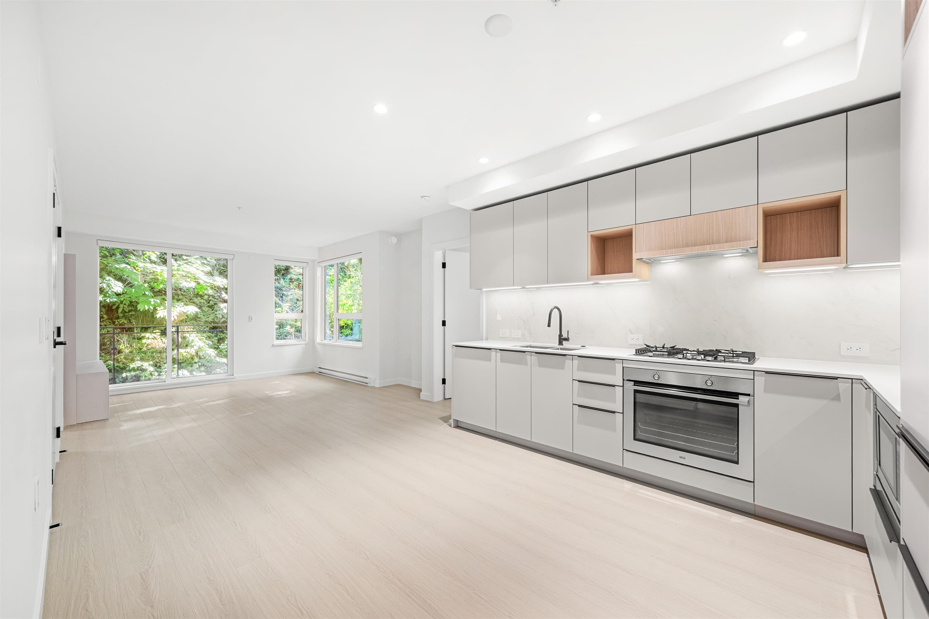 303 - 2015 St. Johns Street, Port Moody, V3H 0N5 — photo 2