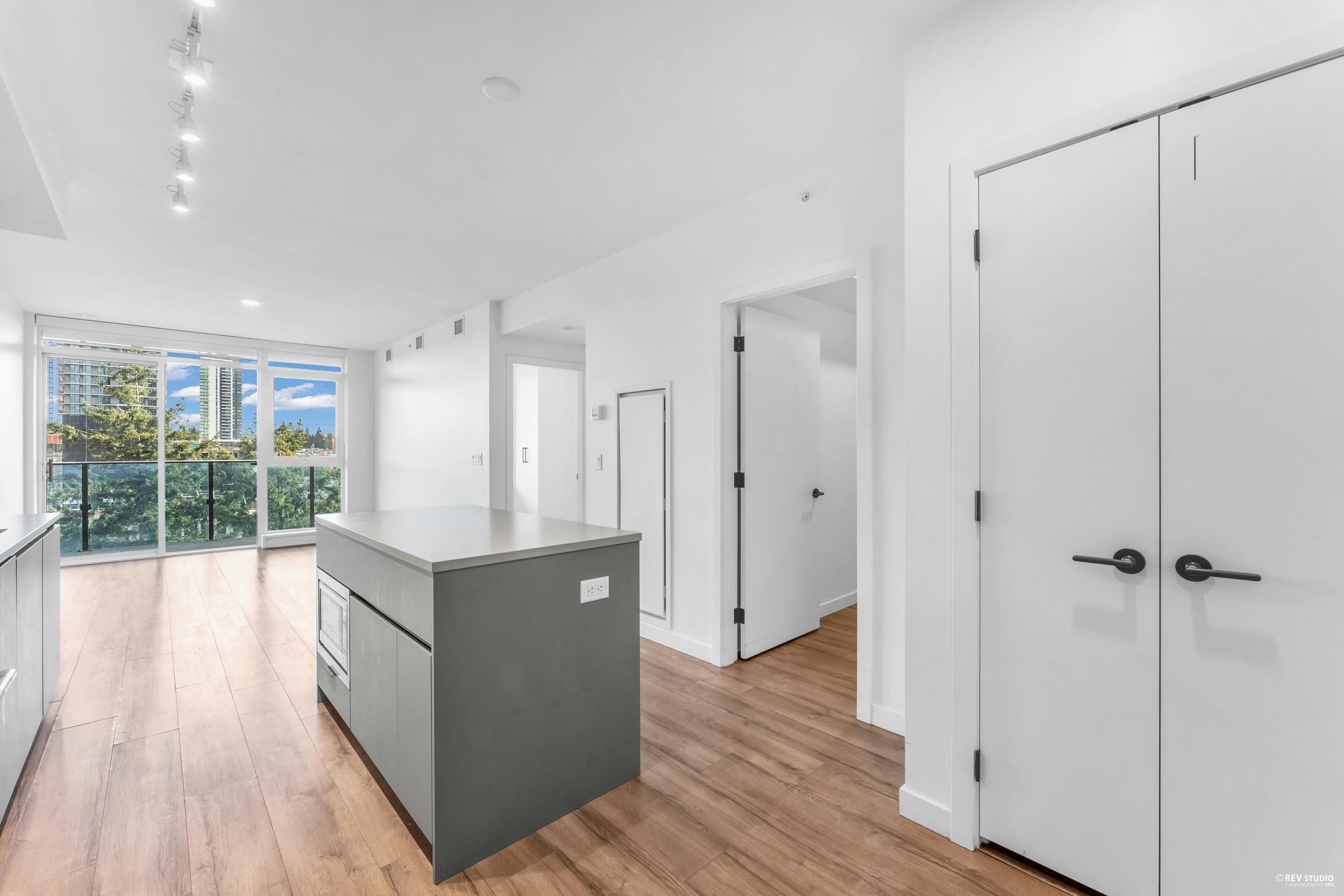 907 - 13428 105 Avenue, Surrey, V3T 0S6 — photo 3