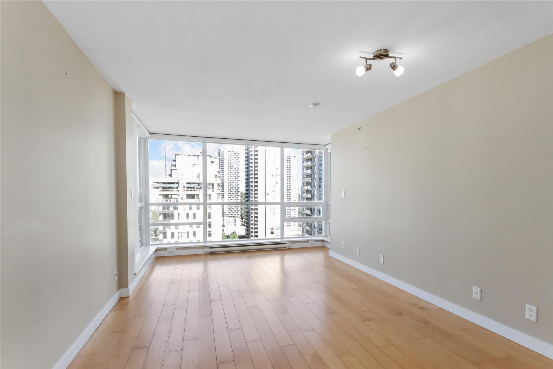 2204 - 2978 Glen Drive, Coquitlam, V3B 0C3 — photo 5