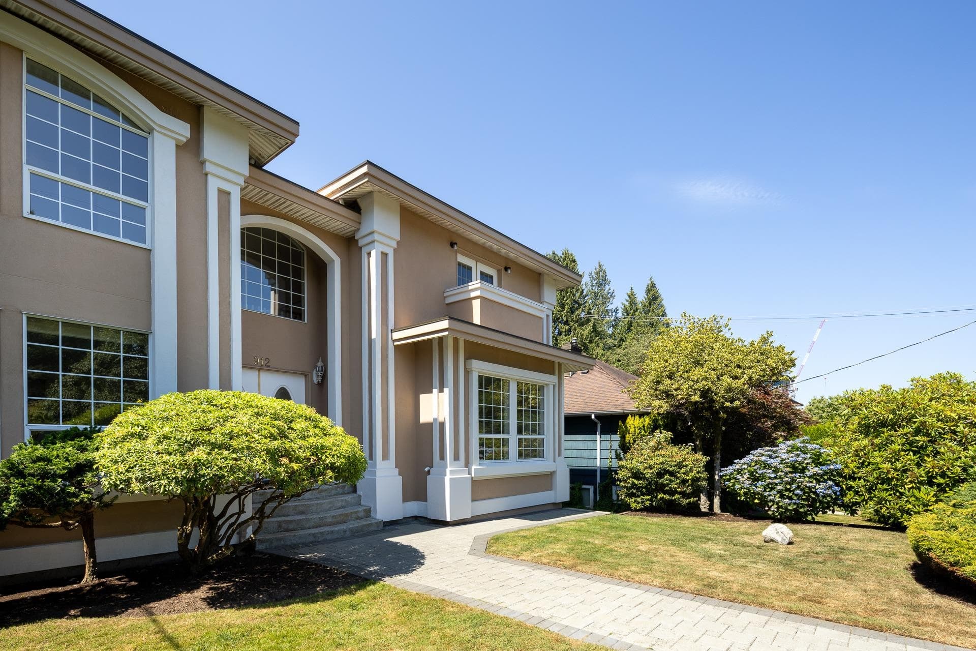 912 Fifth Street, New Westminster, V3L 2Y4 — photo 2