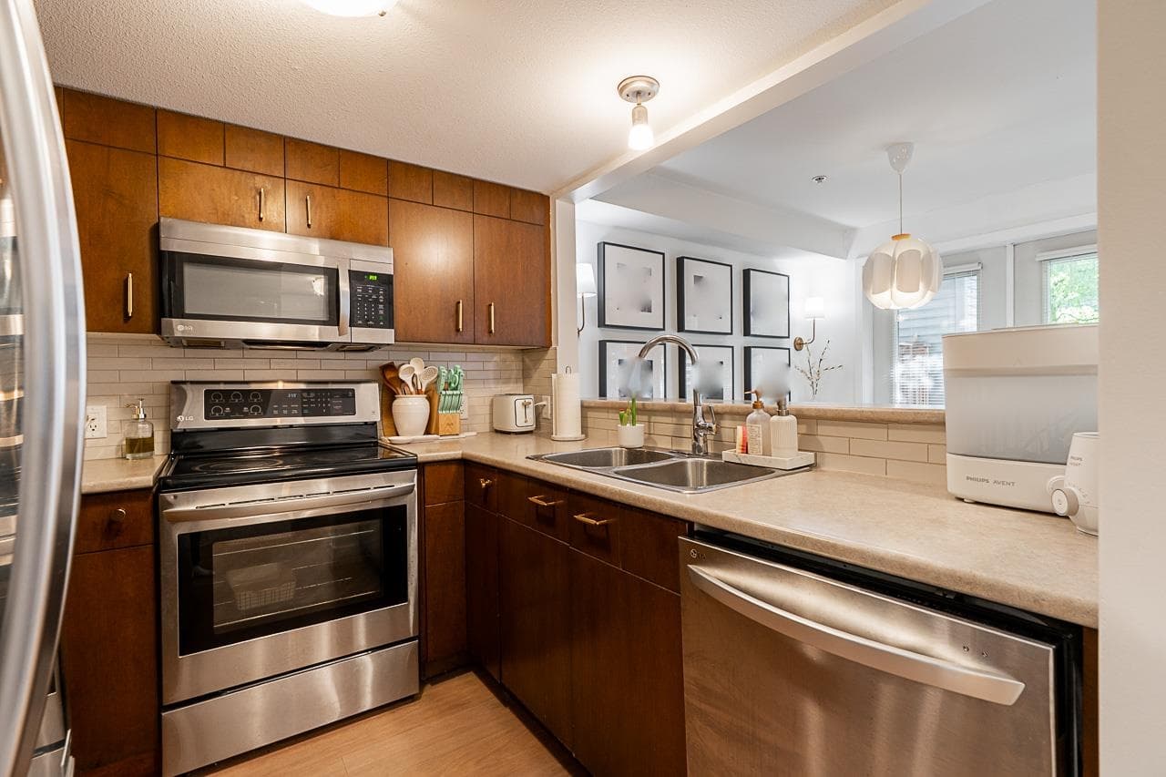 3 - 7428 Southwynde Avenue, Burnaby, V3N 0A1 — photo 4