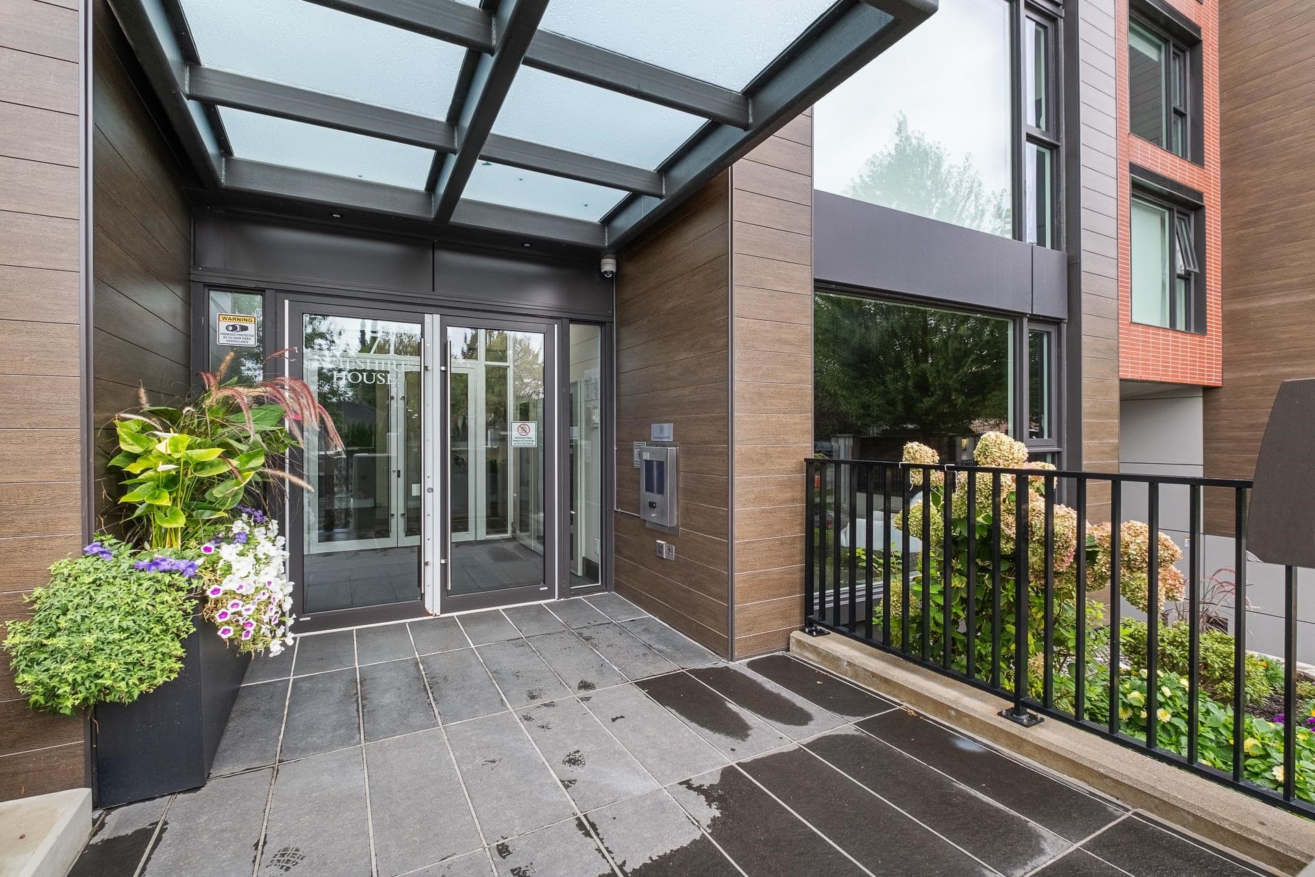 305 - 1571 W 57th Avenue, Vancouver, V6P 0H7 — photo 2