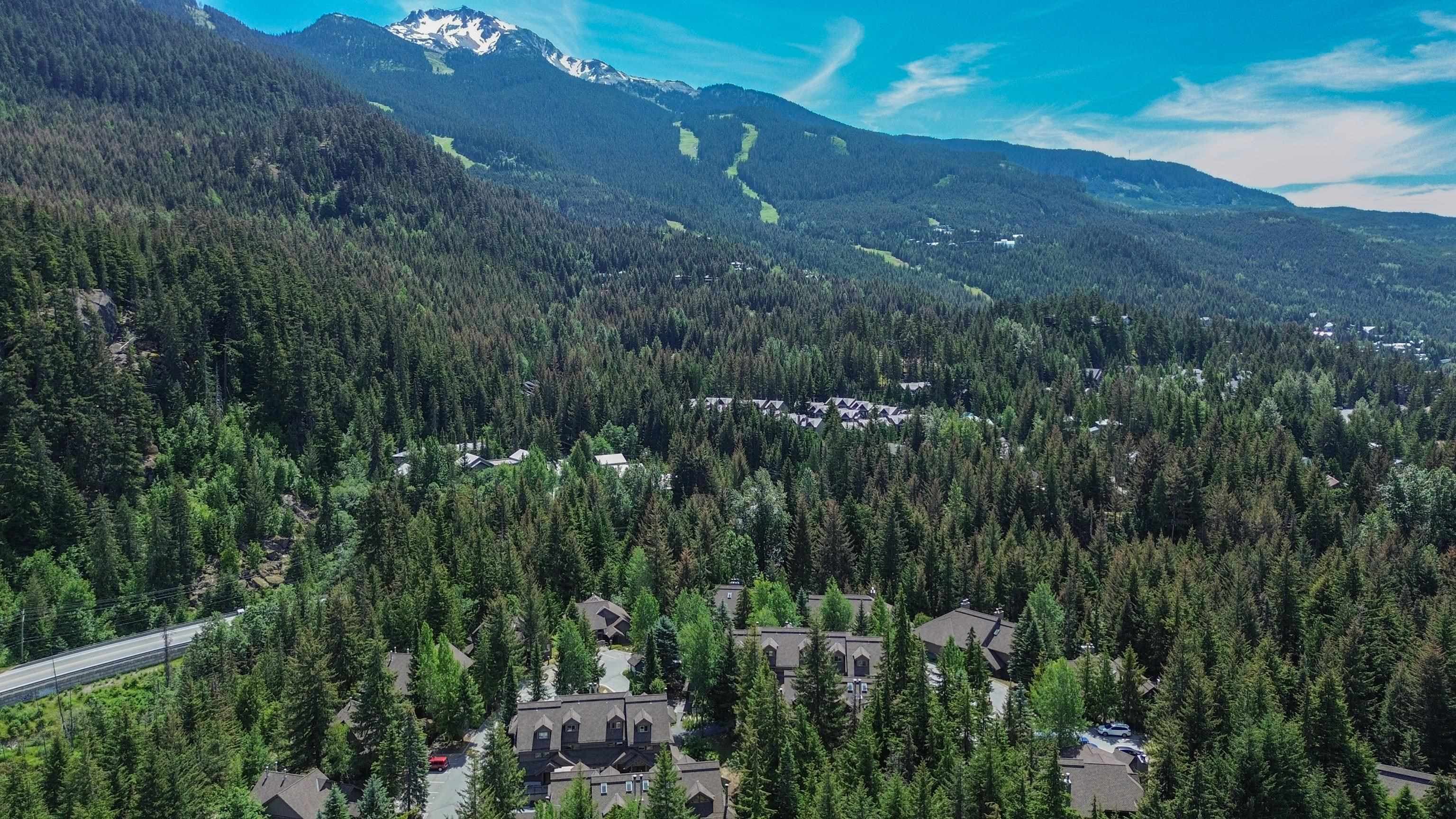 302 - 3050 Hillcrest Drive, Whistler, V0N 1B3 — photo 2