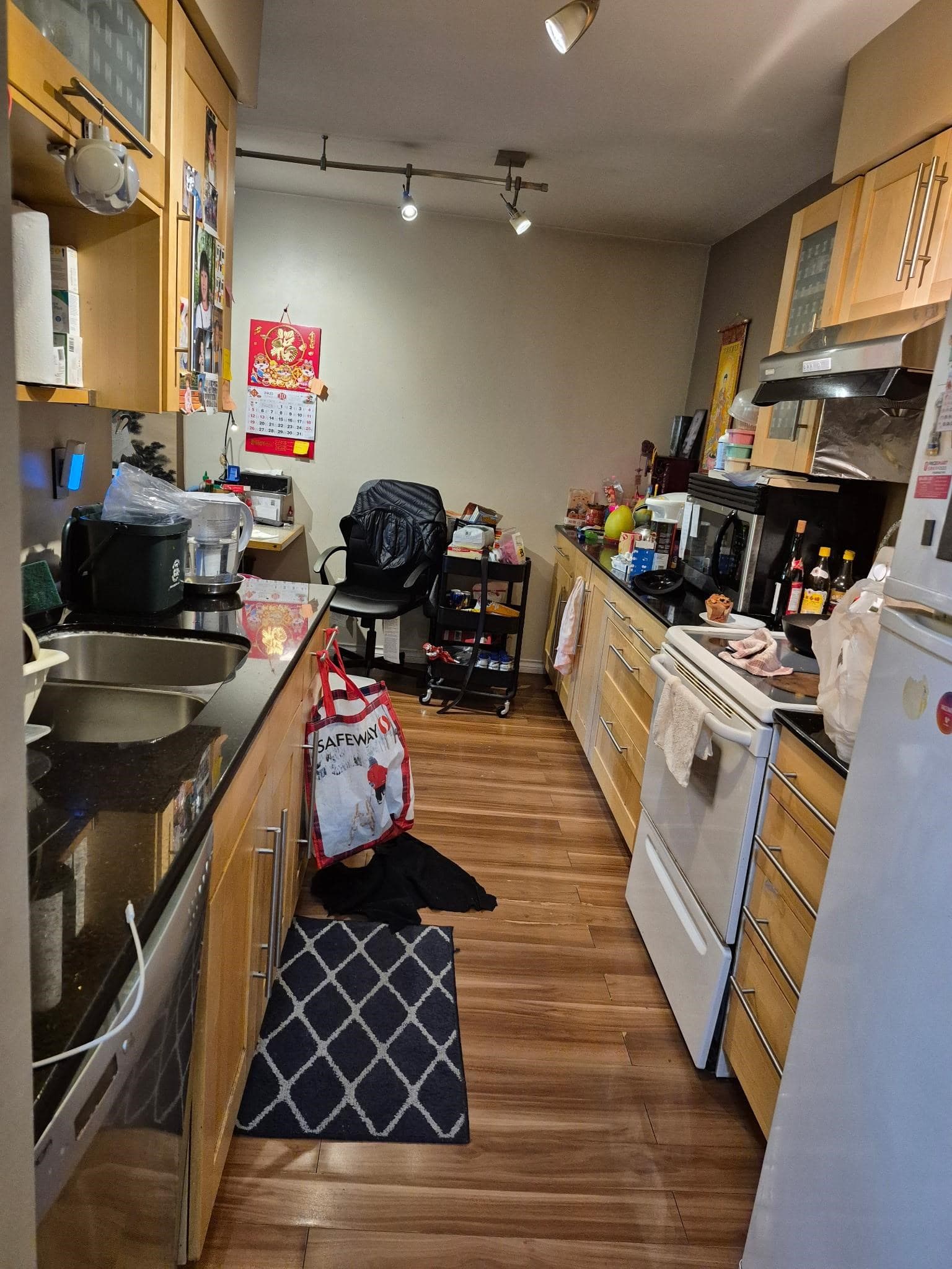 208 - 9847 Manchester Drive, Burnaby, V3N 4P4 — photo 3