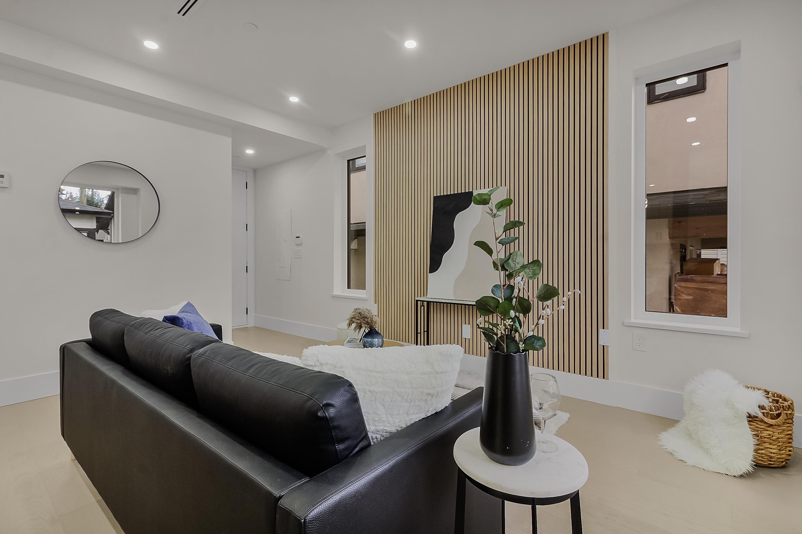 2 - 585 E 60th Avenue, Vancouver, V5X 2A2 — photo 3