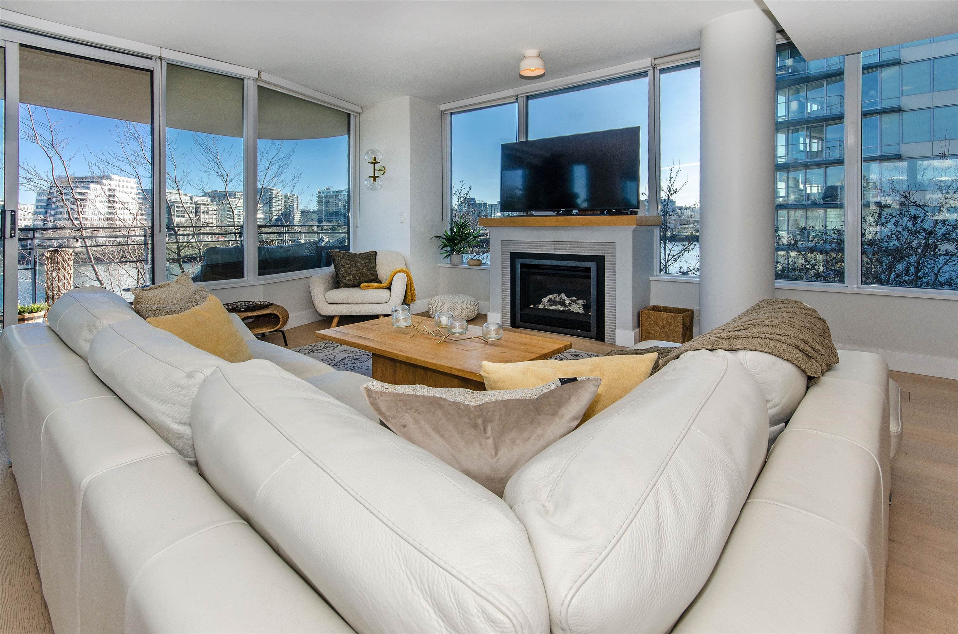 9 Smithe Mews, Vancouver, V6B 0B5 — photo 2
