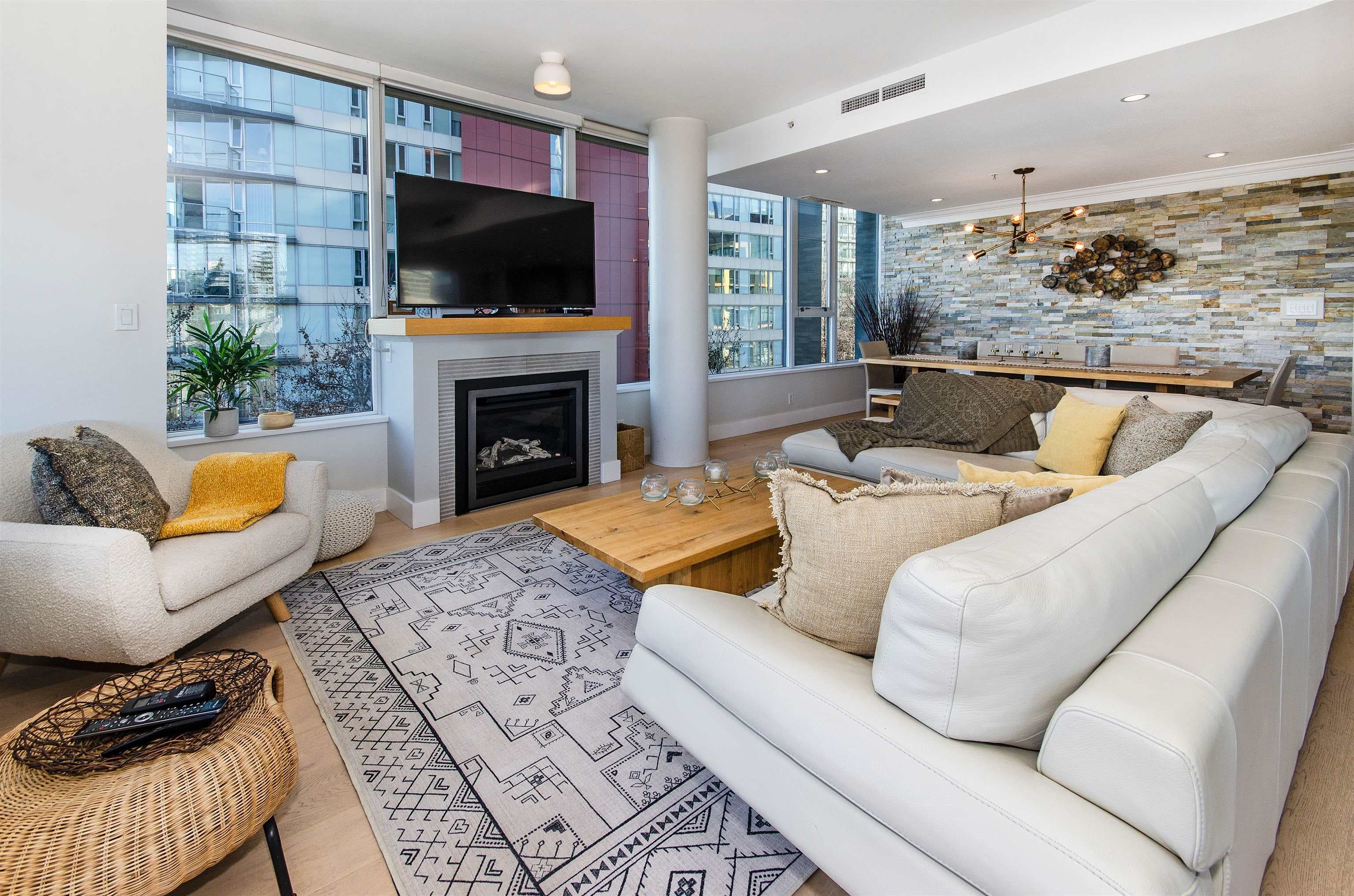 9 Smithe Mews, Vancouver, V6B 0B5 — photo 1
