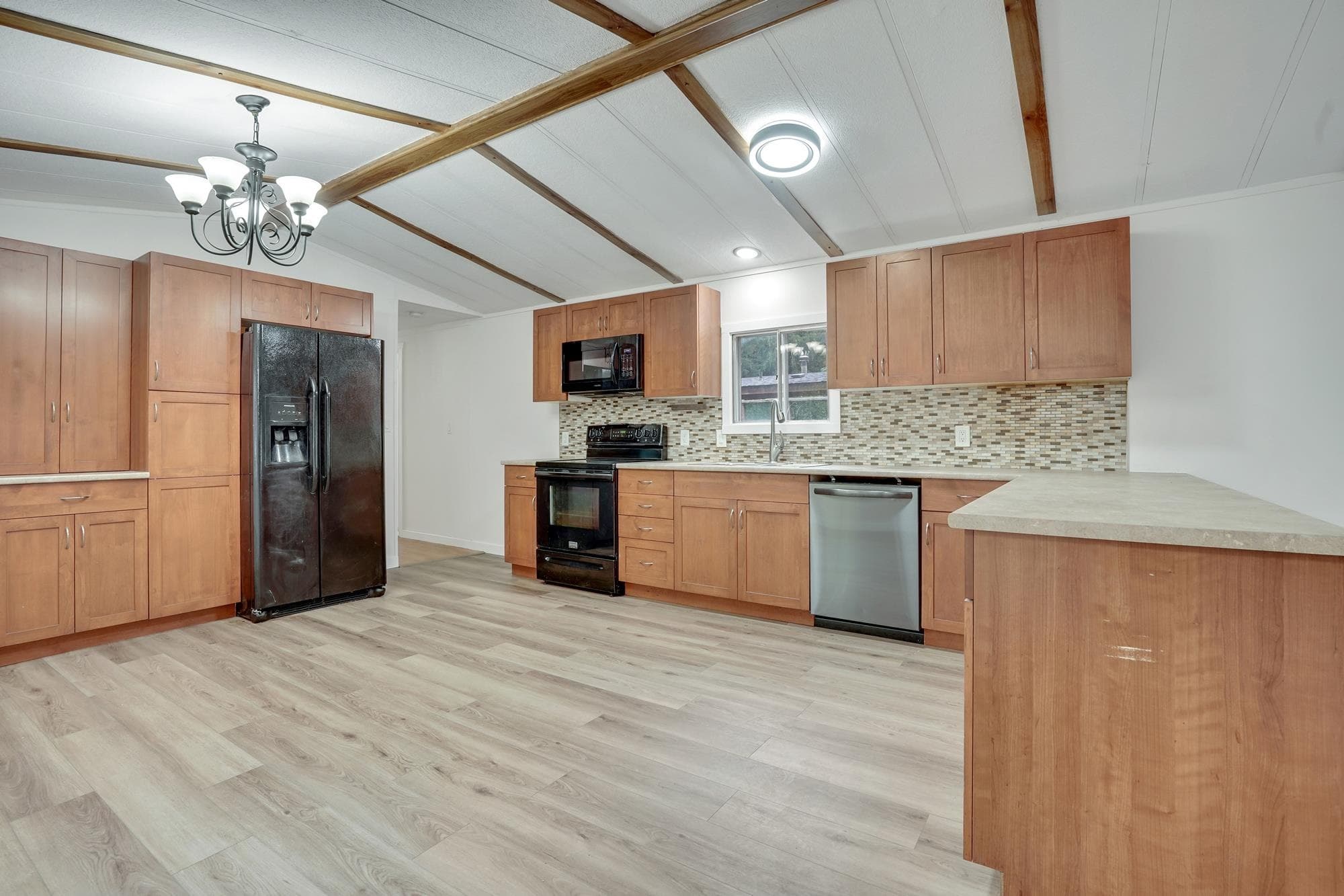 199 - 1830 Mamquam Road, Squamish, V8B 0L8 — photo 2