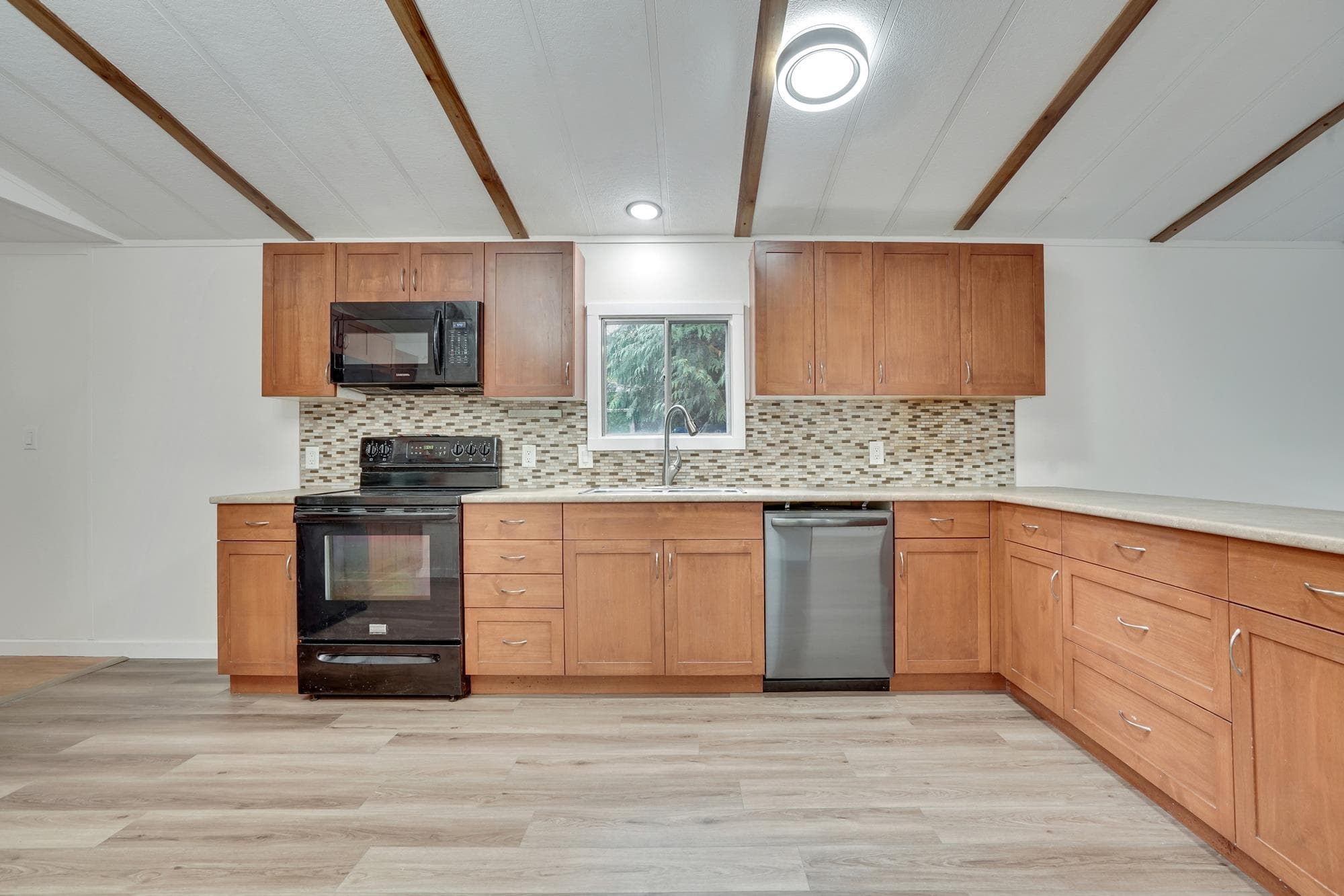 199 - 1830 Mamquam Road, Squamish, V8B 0L8 — photo 3