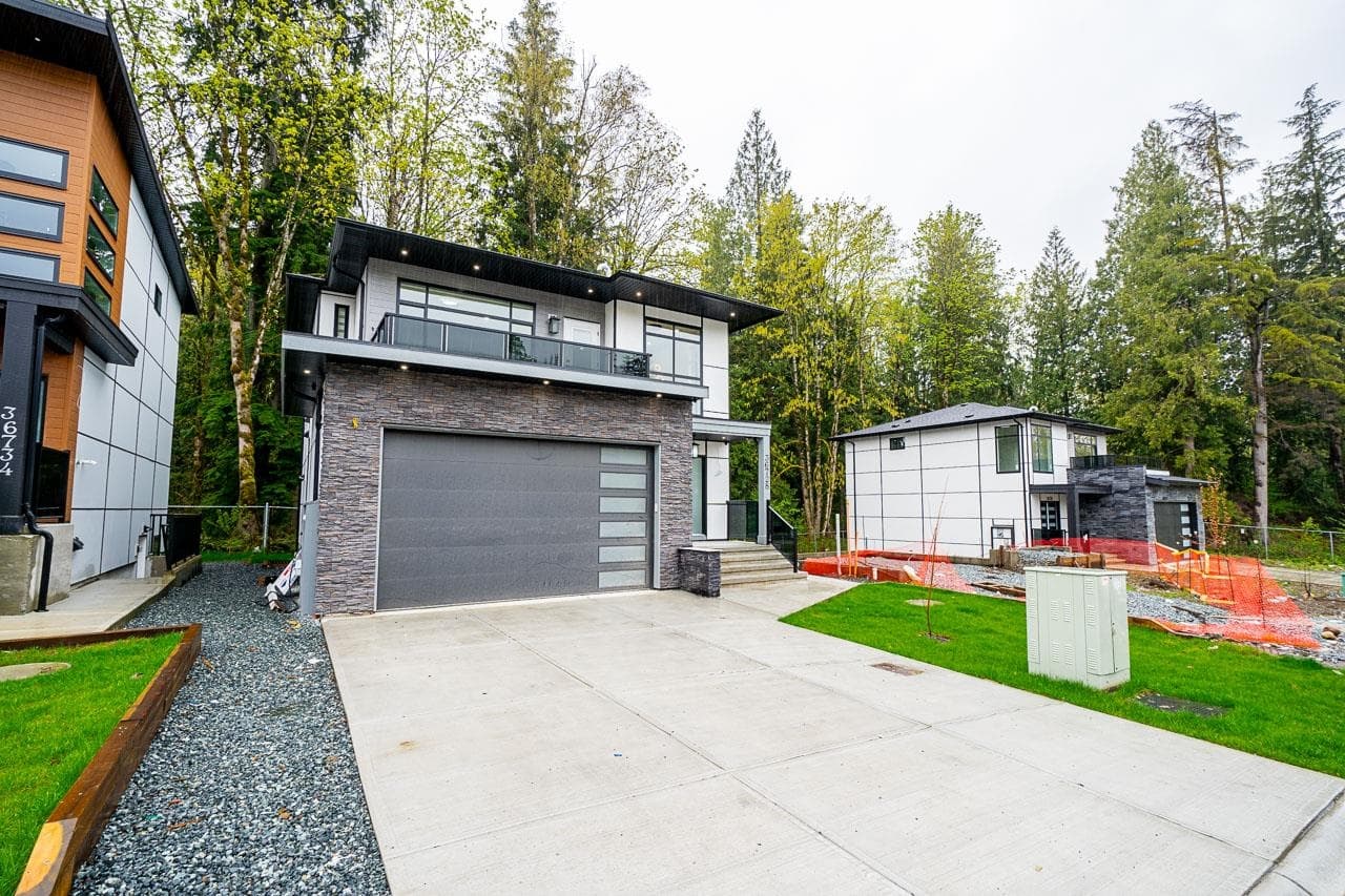 36728 Dianne Brook Avenue, Abbotsford, V3G 0H4 — photo 2