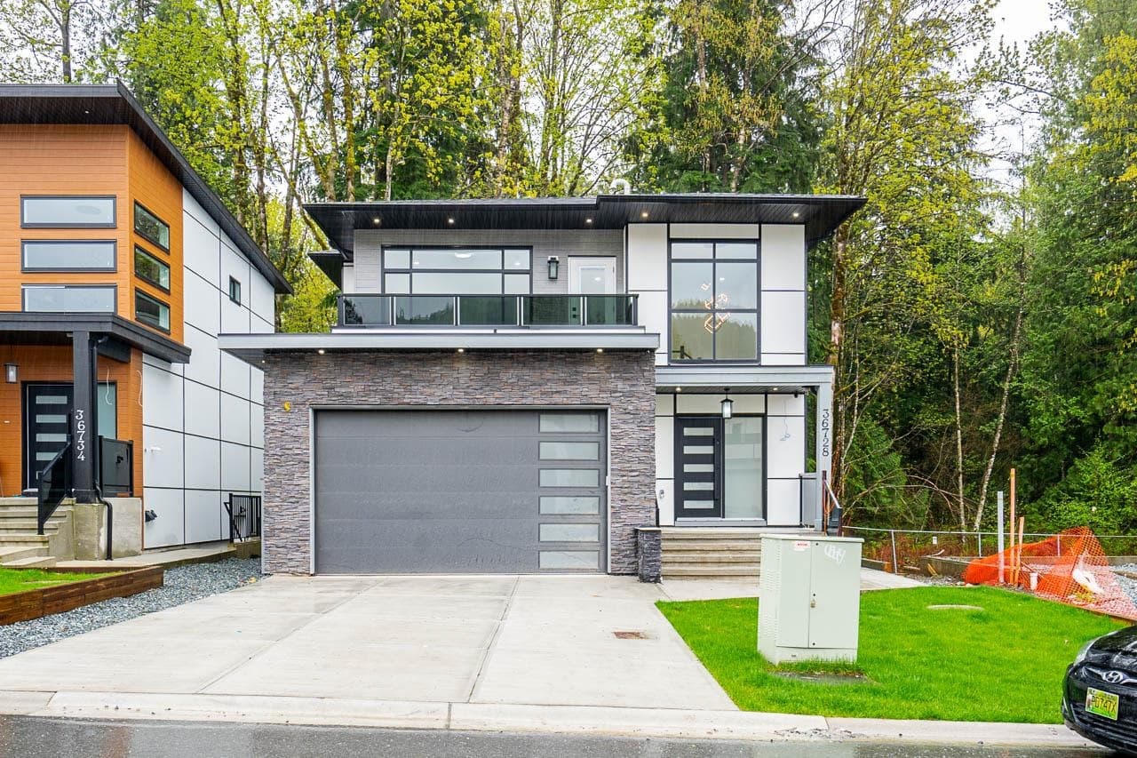 36728 Dianne Brook Avenue, Abbotsford, V3G 0H4 — photo 1