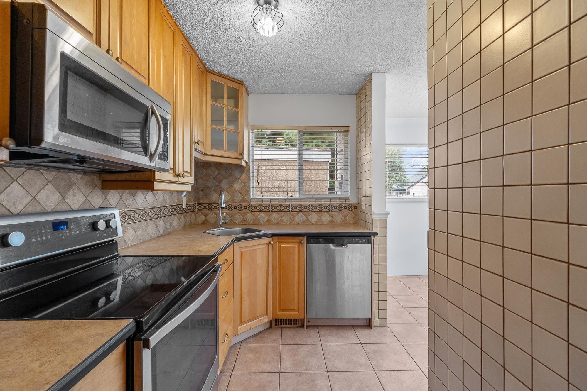 3027 Firbrook Place, Coquitlam, V3C 4B2 — photo 4