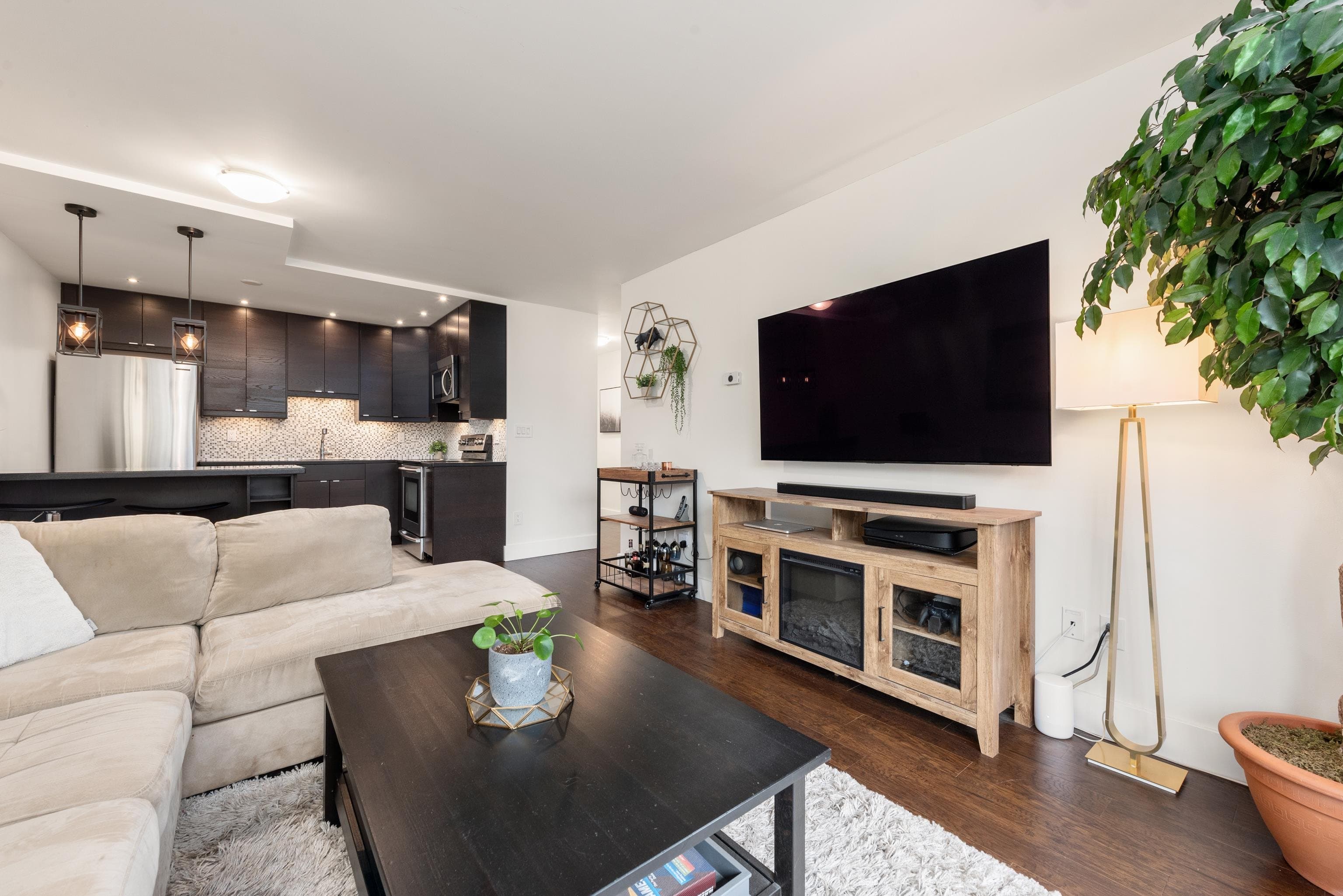305 - 145 St Georges Avenue, North Vancouver