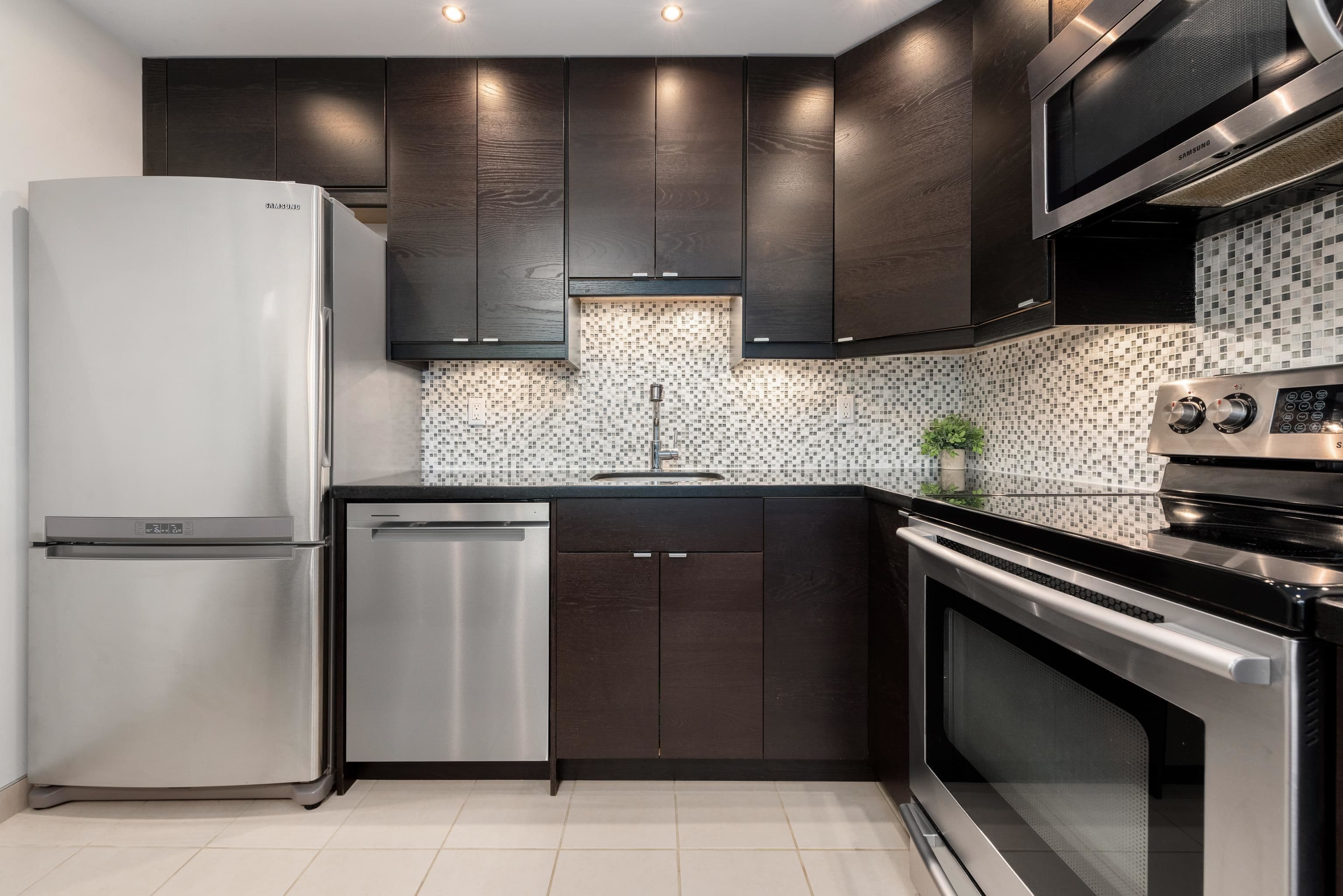 305 - 145 St Georges Avenue, North Vancouver, V7L 3G8 — photo 5