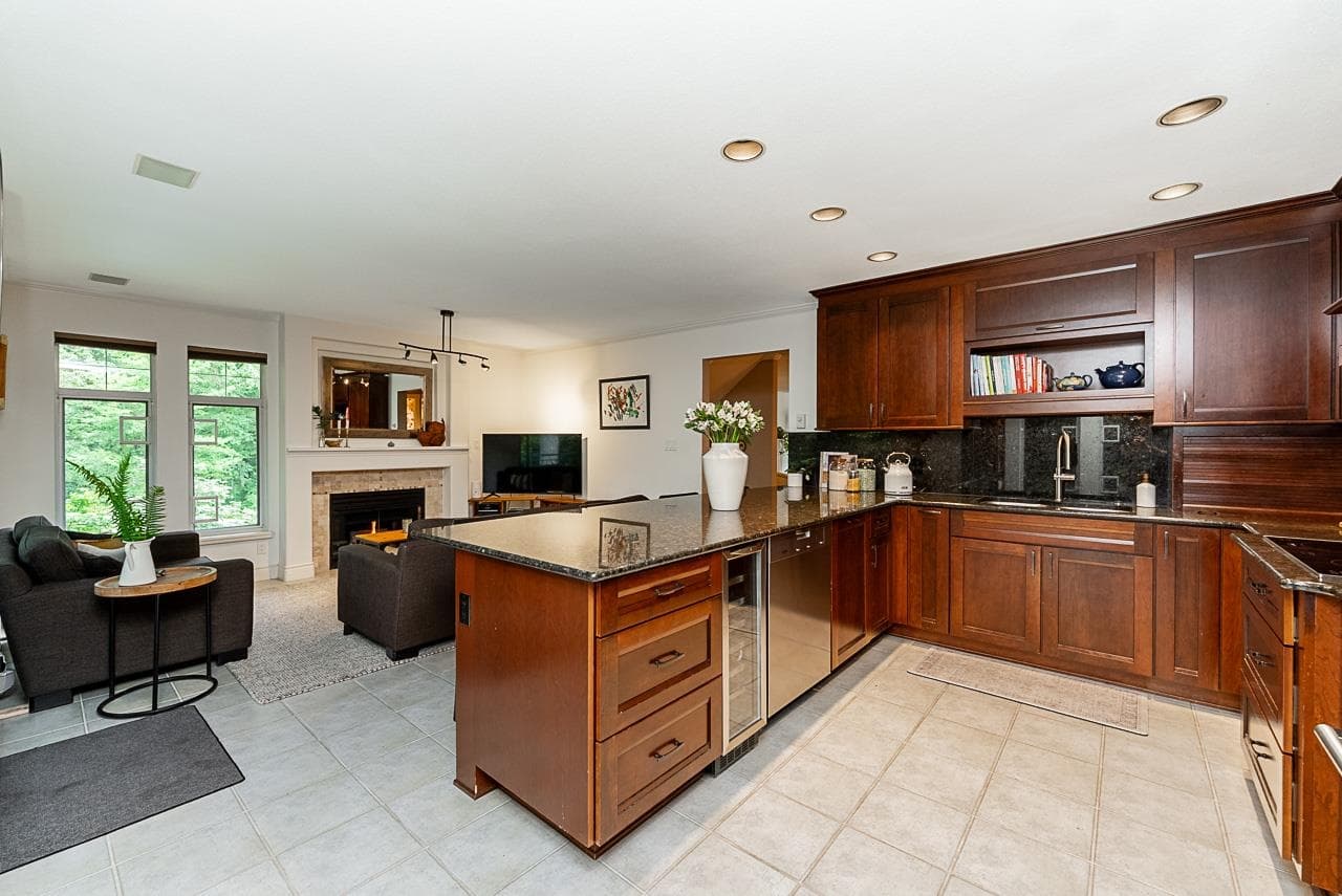 1174 Strathaven Drive, North Vancouver, V7H 2Z6 — photo 4