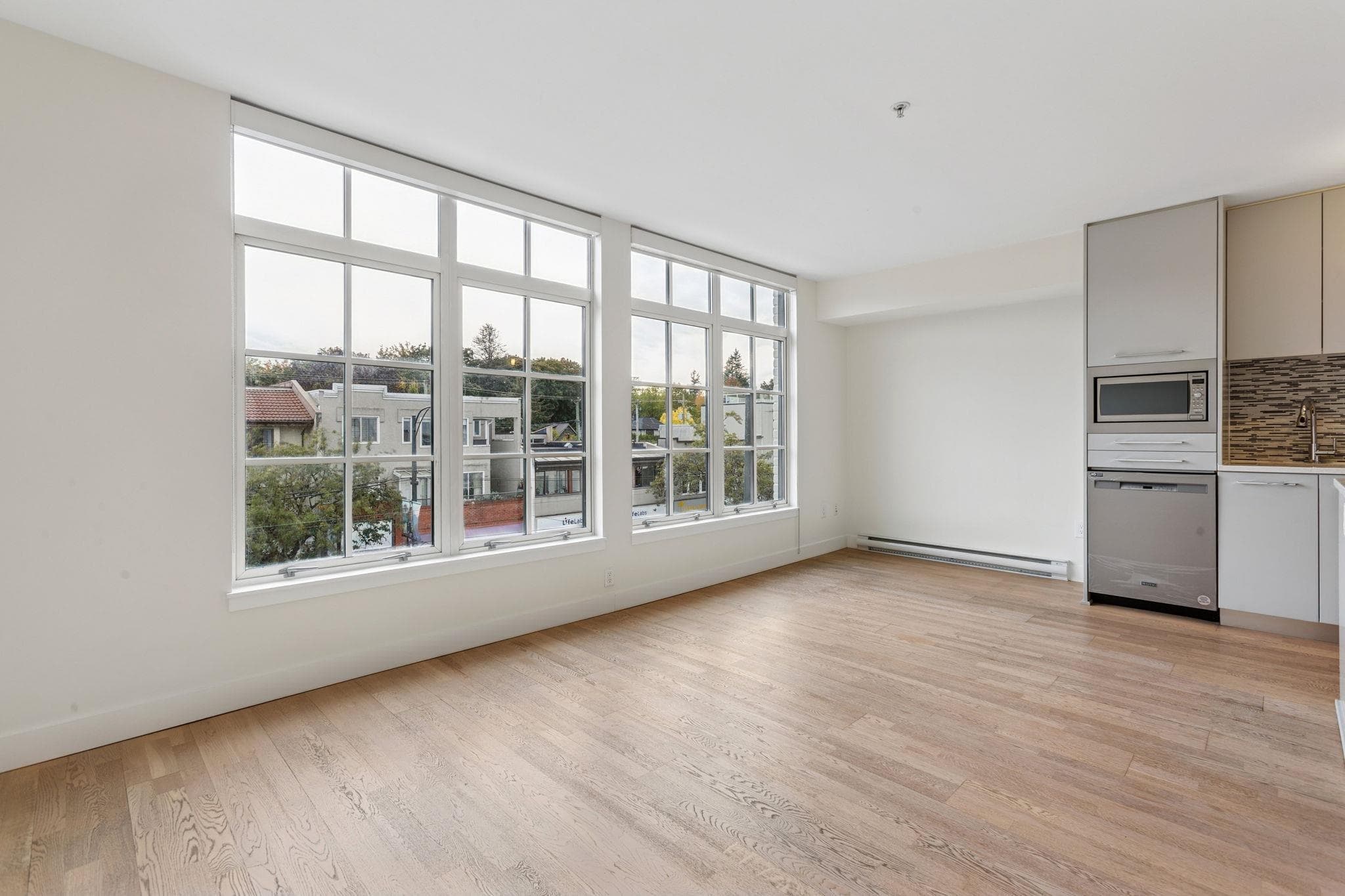 306 - 4355 W 10th Avenue, Vancouver, V6R 2H6 — photo 3