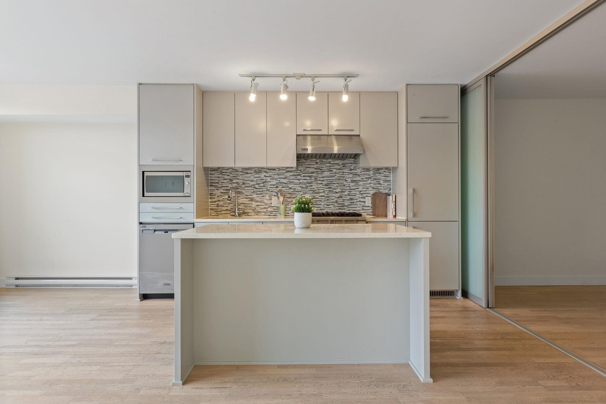 306 - 4355 W 10th Avenue, Vancouver, V6R 2H6 — photo 4