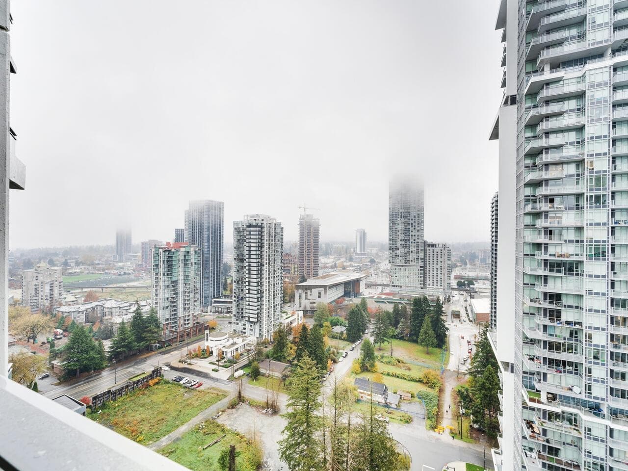 2311 - 13308 Central Avenue, Surrey, V3T 0M4 — photo 2