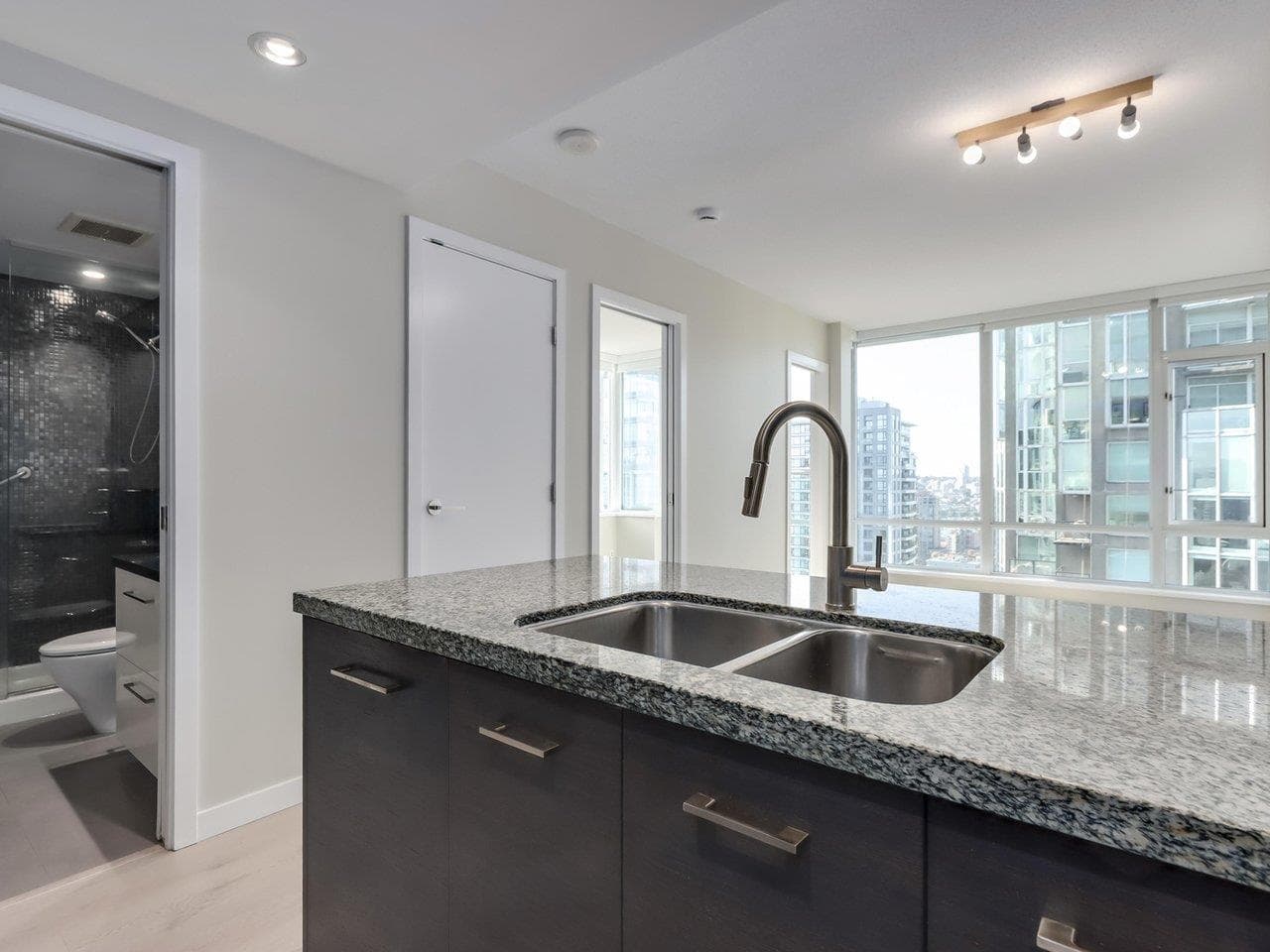 2507 - 833 Homer Street, Vancouver, V6B 0H4 — photo 4