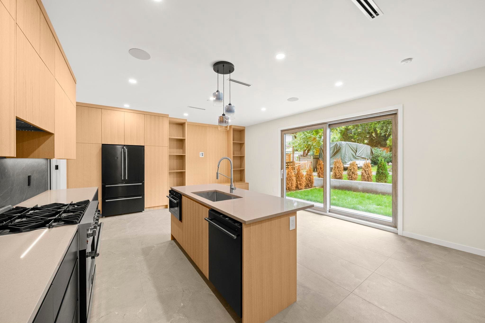 1 - 2091 E 20th Avenue, Vancouver, V5N 2L1 — photo 3