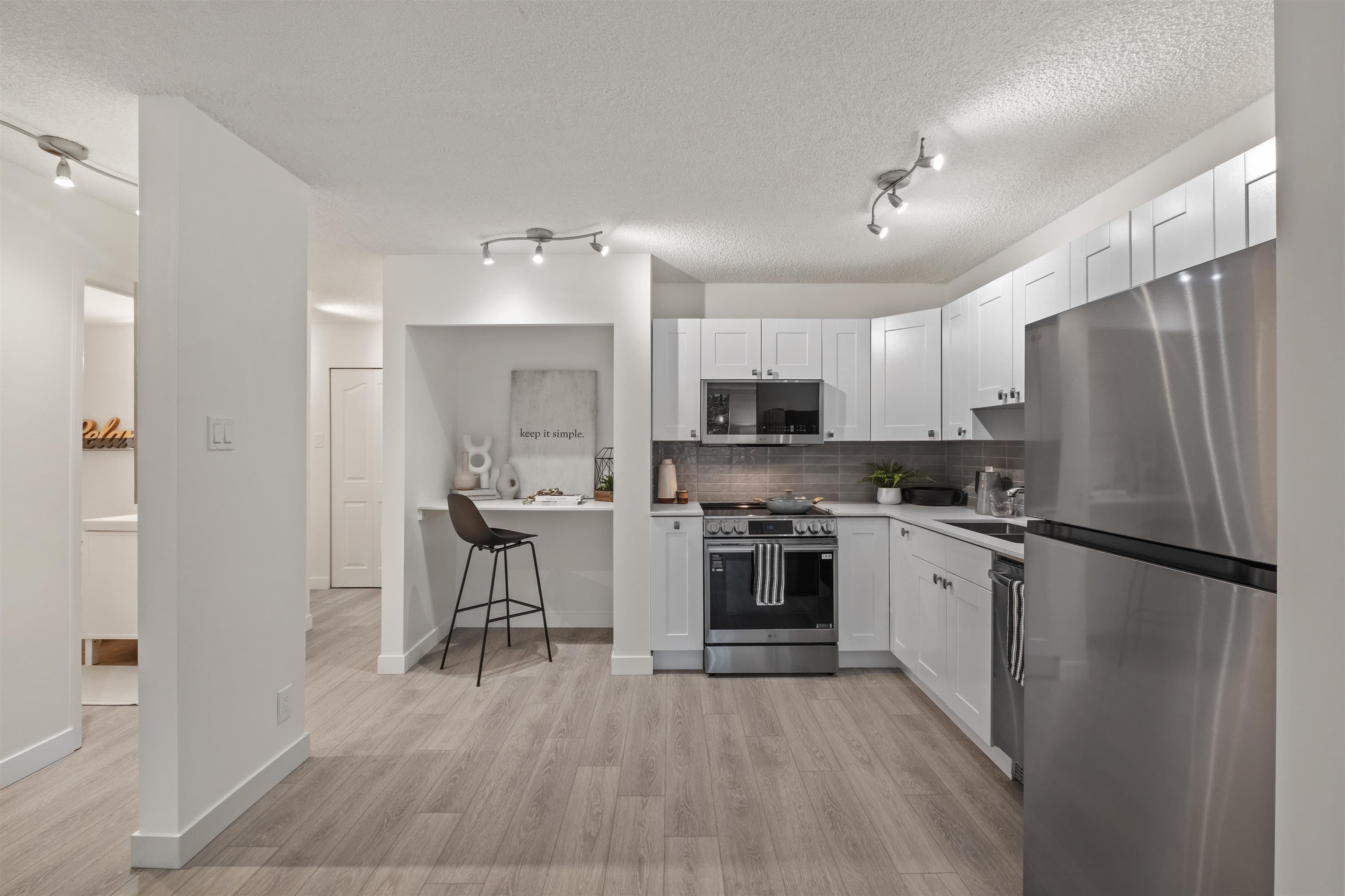 201 - 2012 Fullerton Avenue, North Vancouver, V7P 3E3 — photo 3