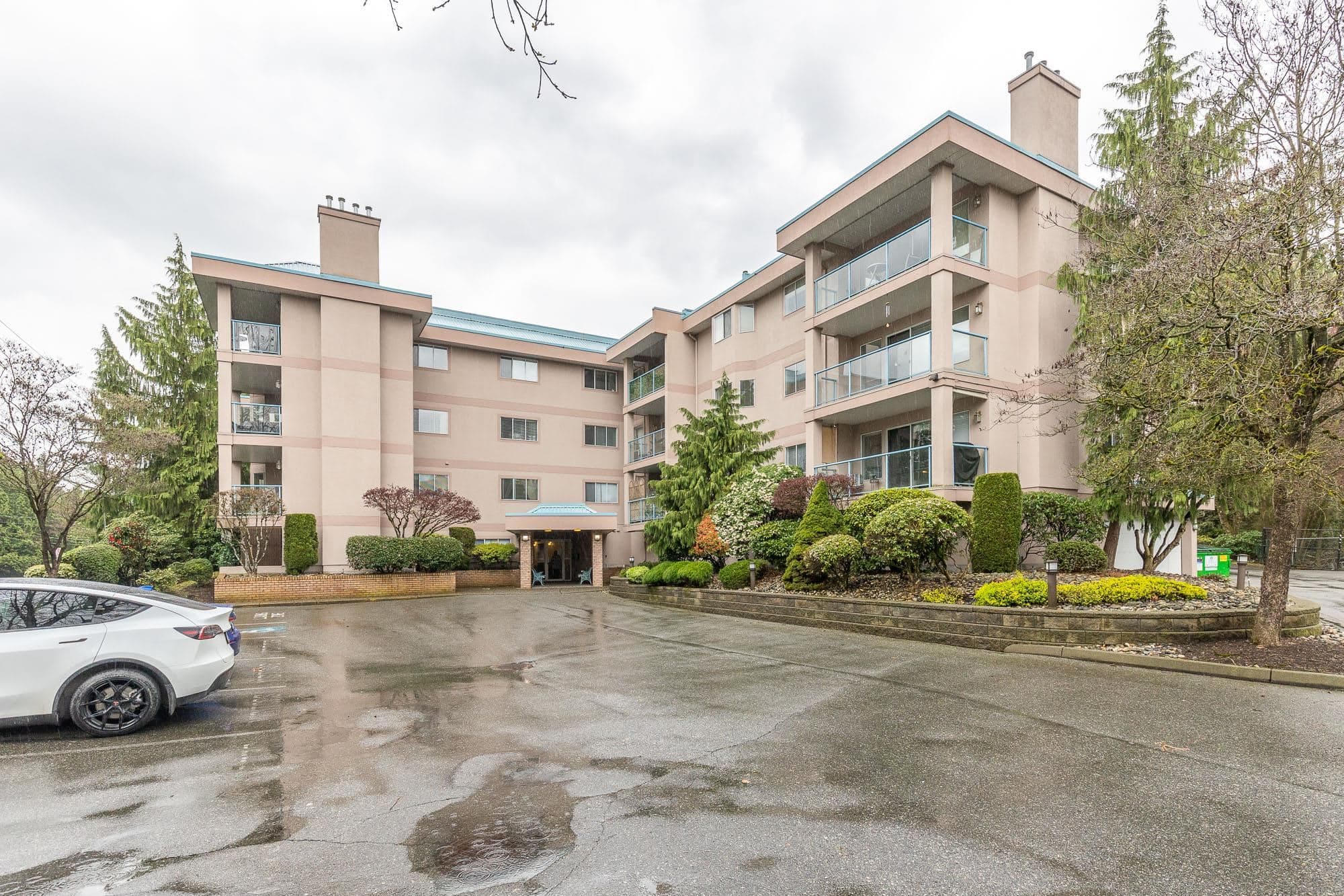 201 - 33110 George Ferguson Way, Abbotsford, V2S 2L5 — photo 2