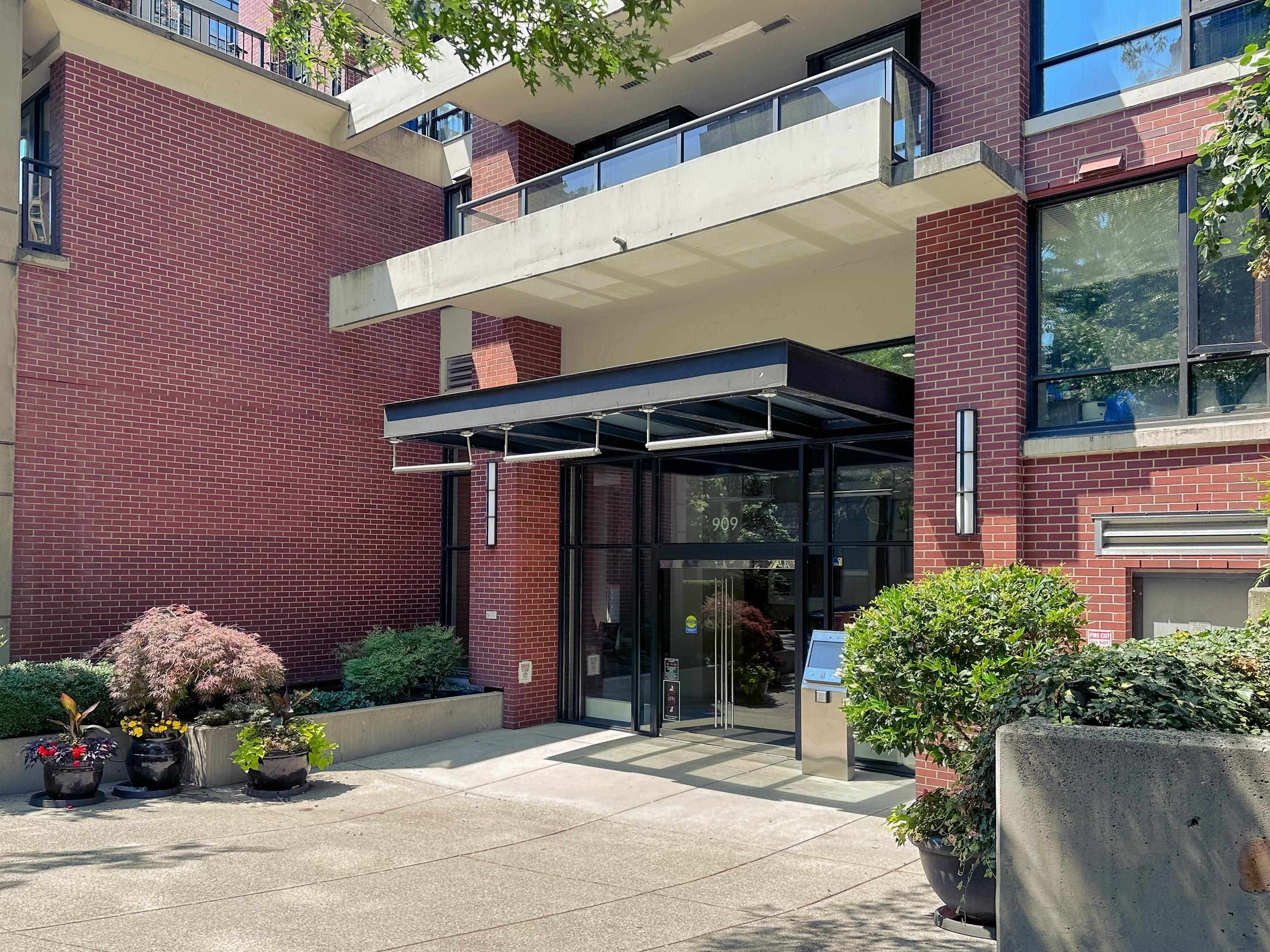 2105 - 909 Mainland Street, Vancouver, V6B 1S3 — photo 2