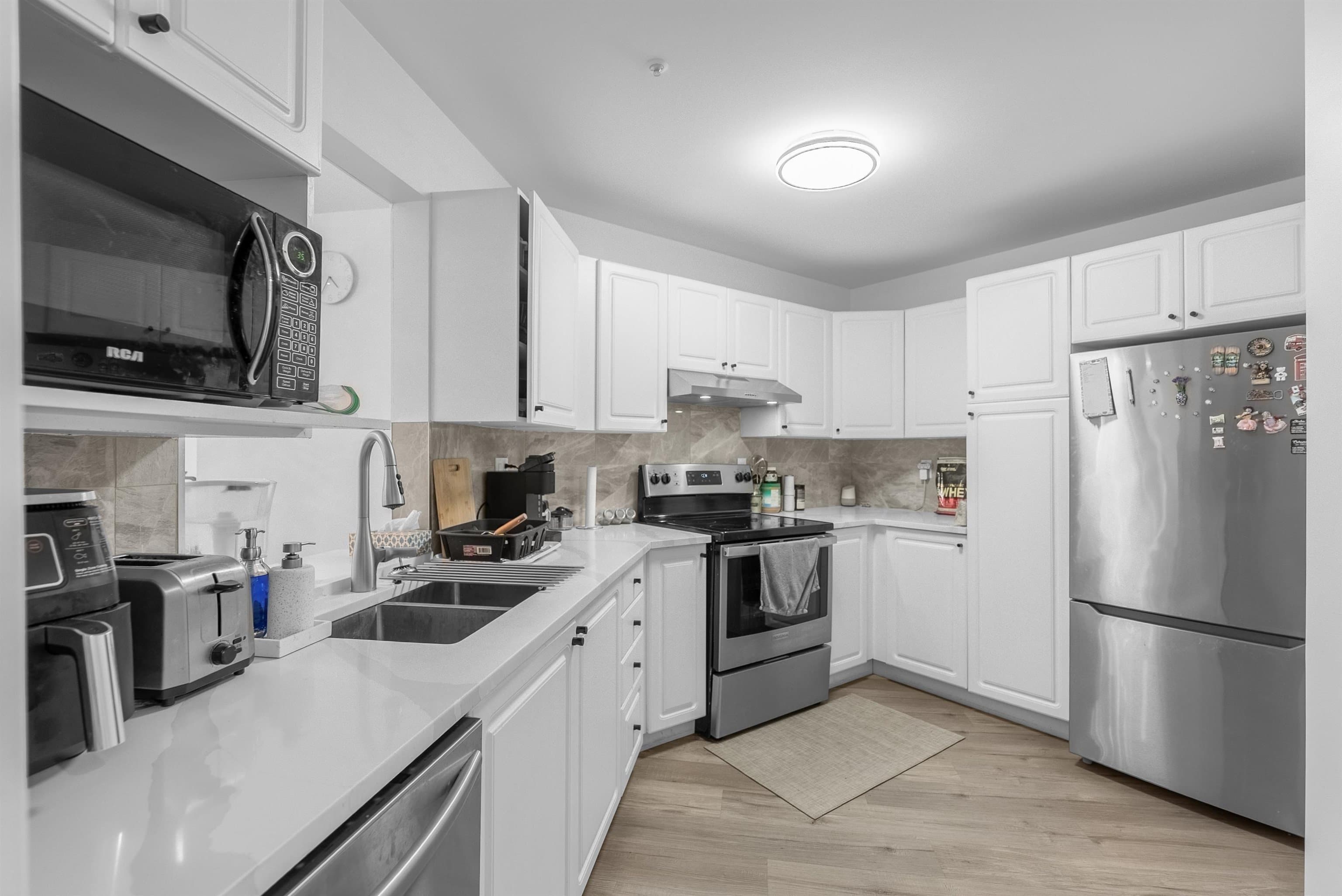 210 - 7171 121 Street, Surrey, V3W 1G9 — photo 5