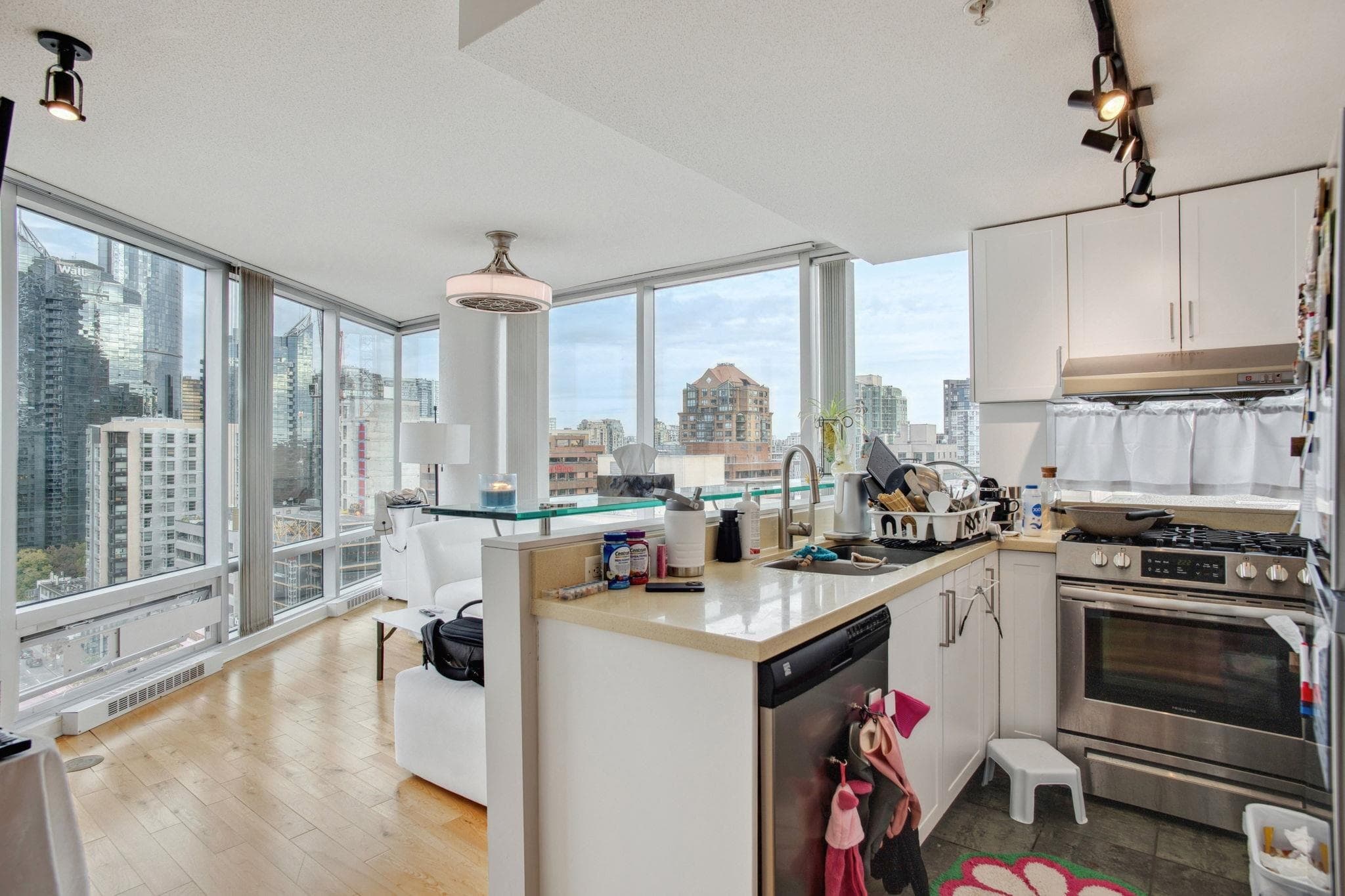 1702 - 1003 Burnaby Street, Vancouver, V6E 4R7 — photo 5
