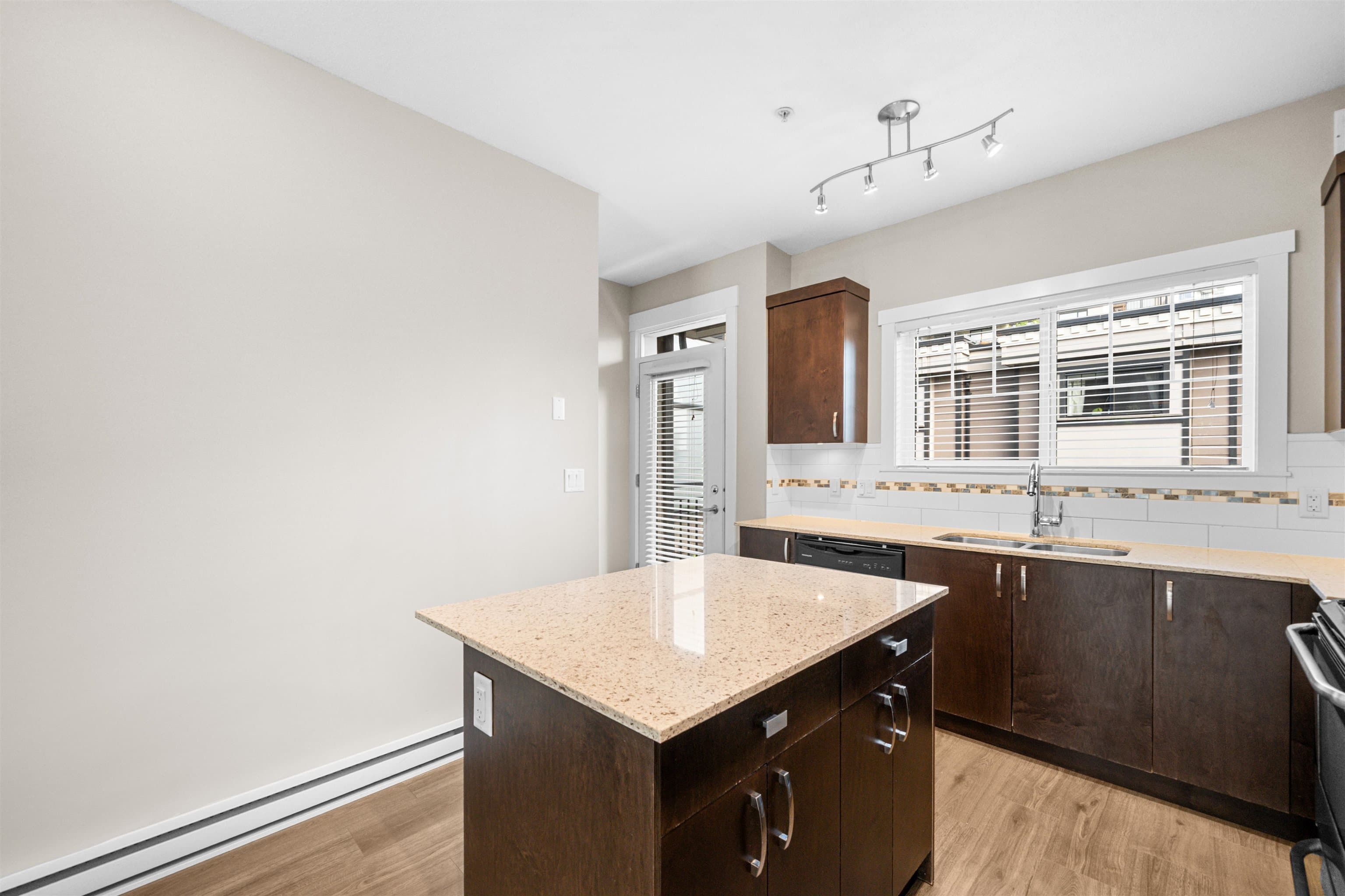 7 - 838 Royal Avenue, New Westminster, V3M 1J9 — photo 5