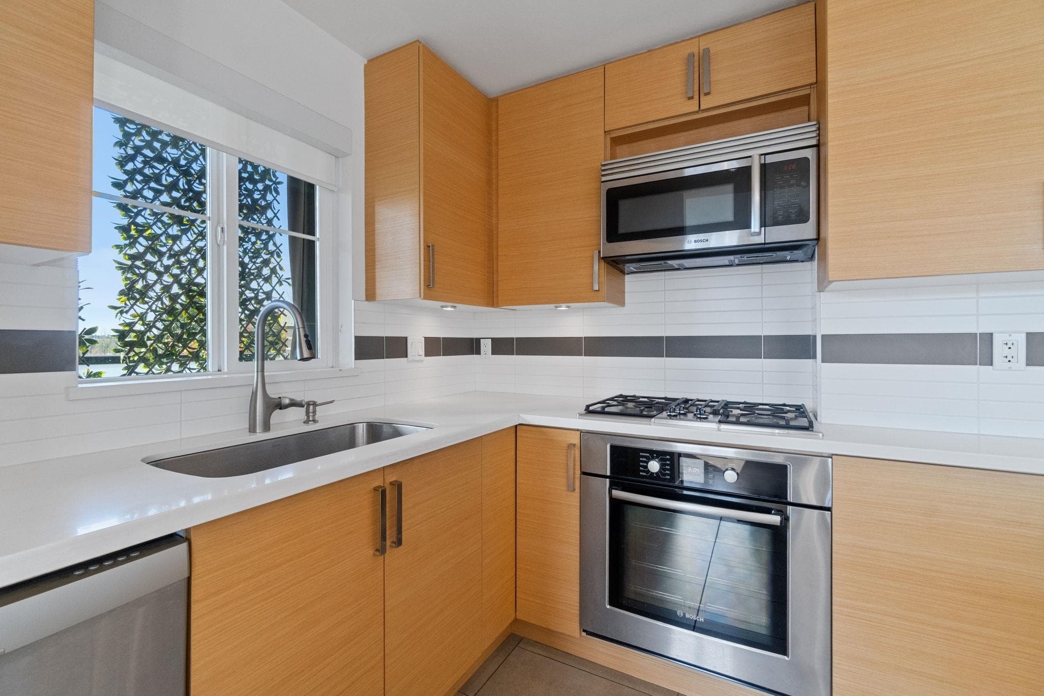 307 - 4710 Hastings Street, Burnaby, V5C 2K7 — photo 3