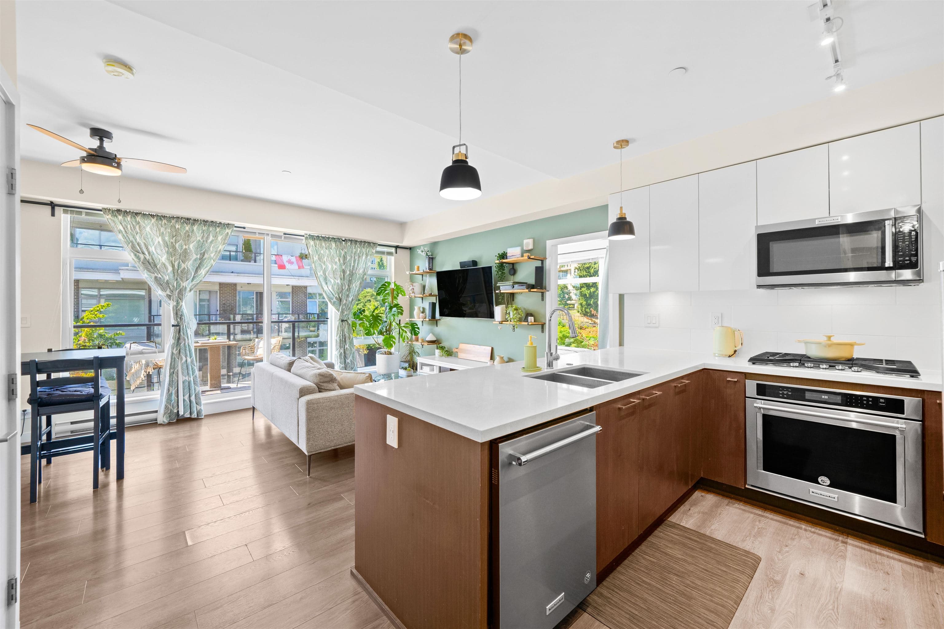 305 - 28 E Royal Avenue, New Westminster, V3L 0B7 — photo 3