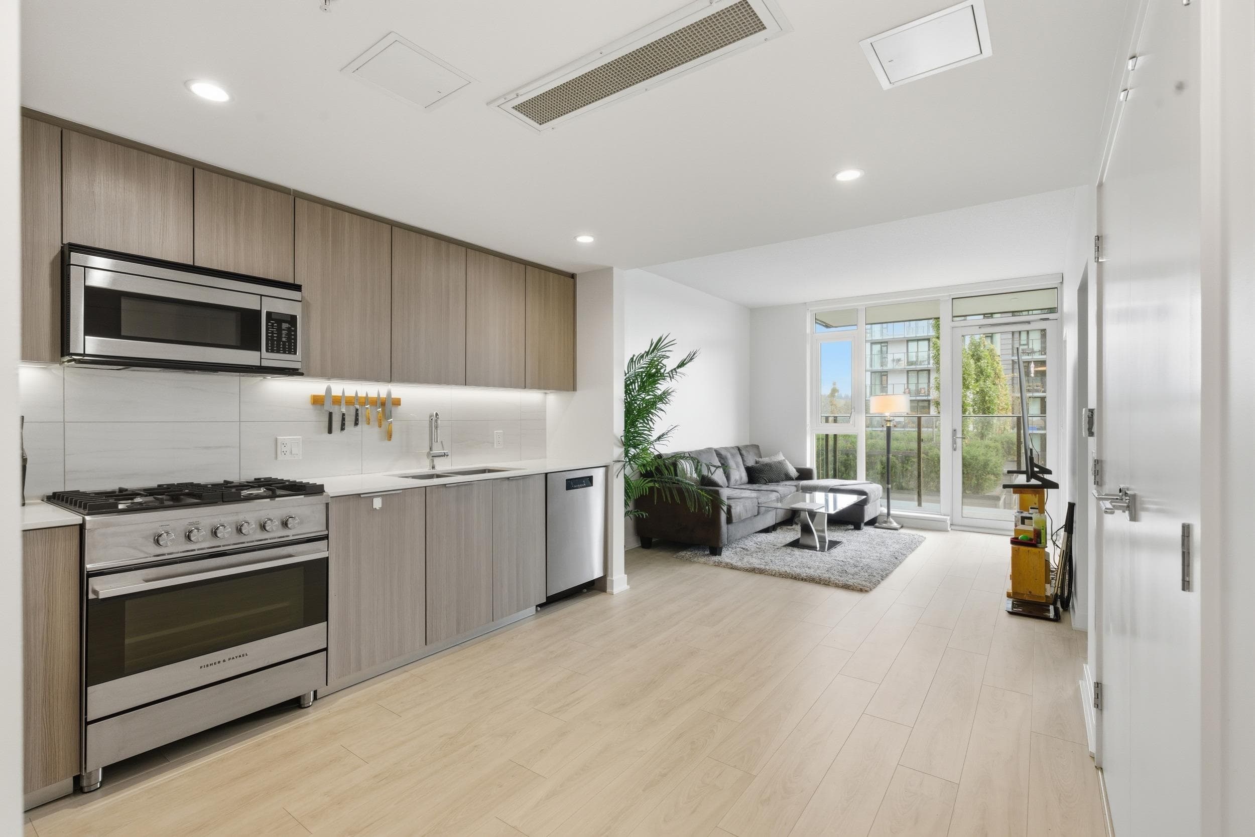 602 - 1401 Hunter Street, North Vancouver, V7J 0E2 — photo 2