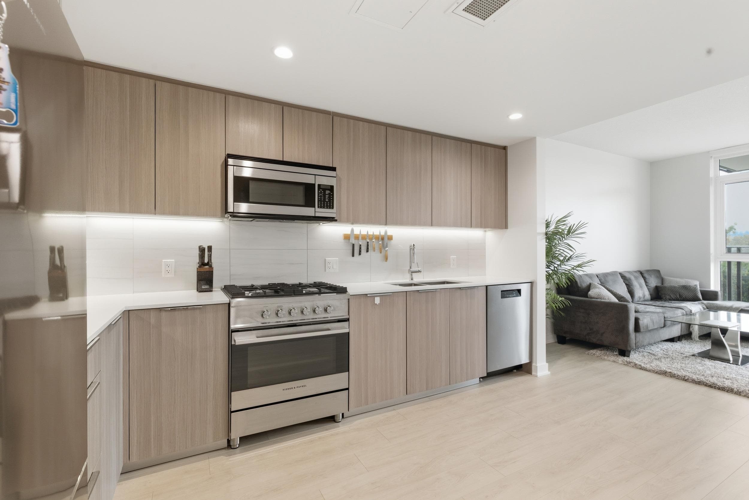 602 - 1401 Hunter Street, North Vancouver, V7J 0E2 — photo 4