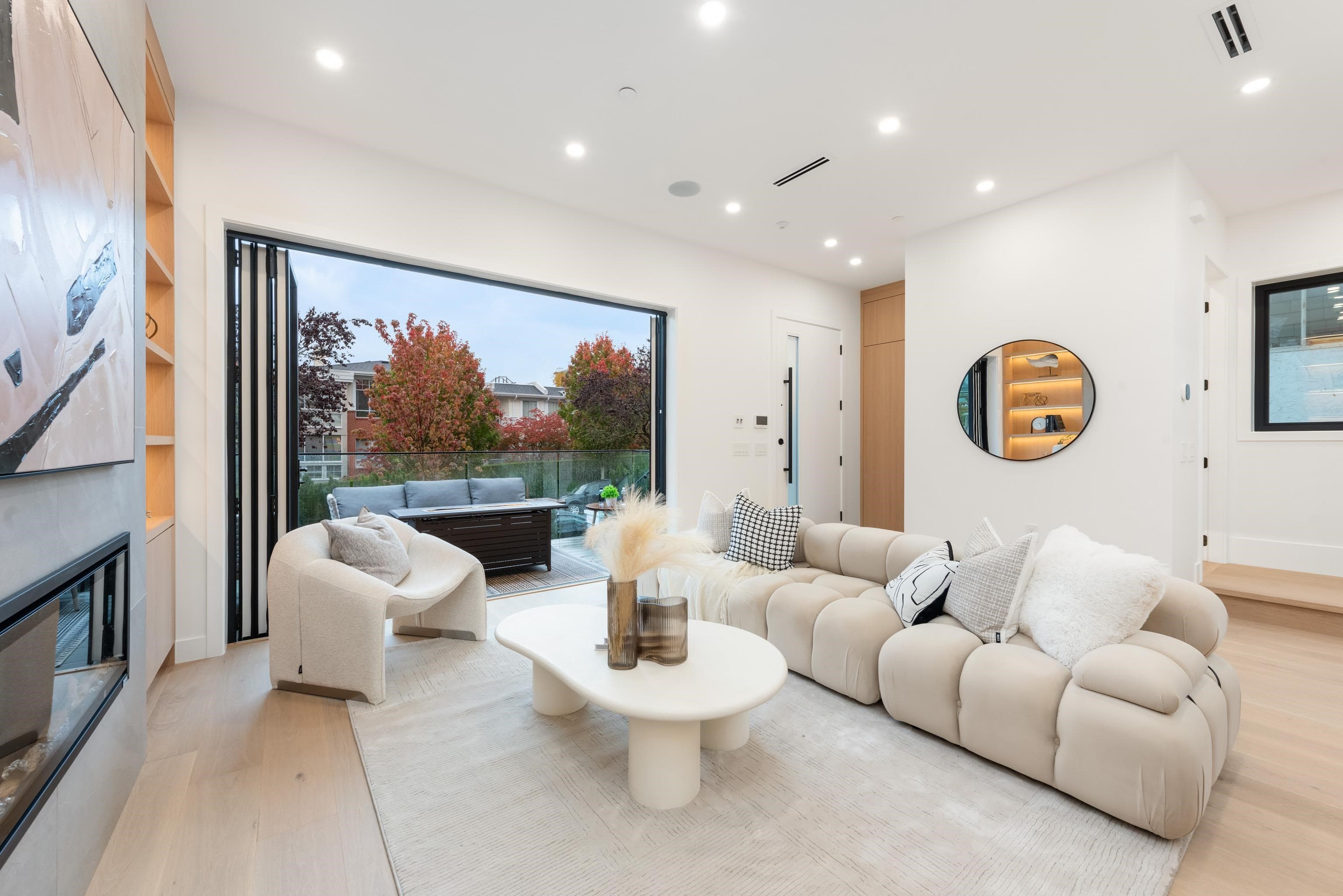 1 - 312 E 37th Avenue, Vancouver, V5W 1E7 — photo 2