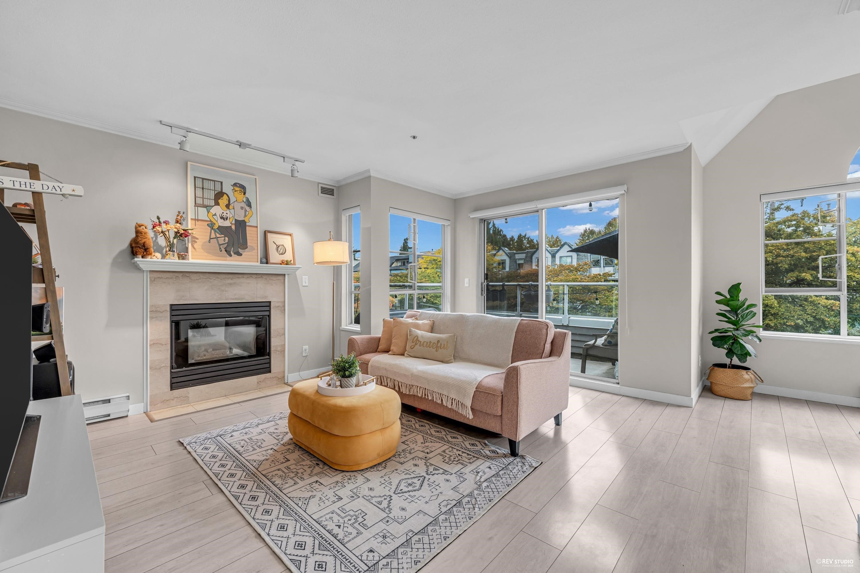 305 - 868 W 16th Avenue, Vancouver
