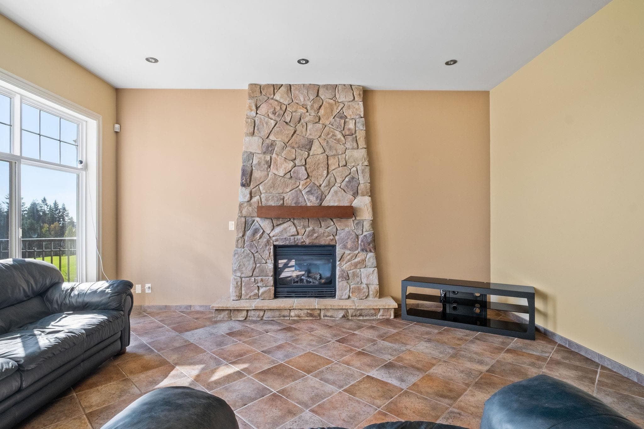 3233 Chartwell Lane, Coquitlam, V3E 3N1 — photo 2