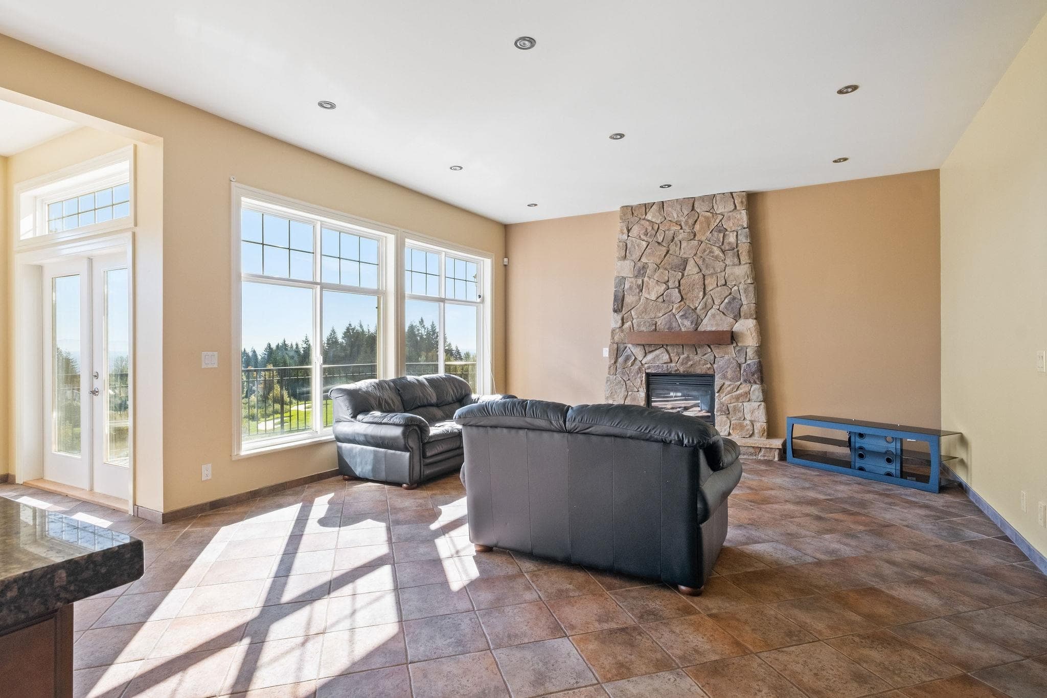 3233 Chartwell Lane, Coquitlam, V3E 3N1 — photo 3