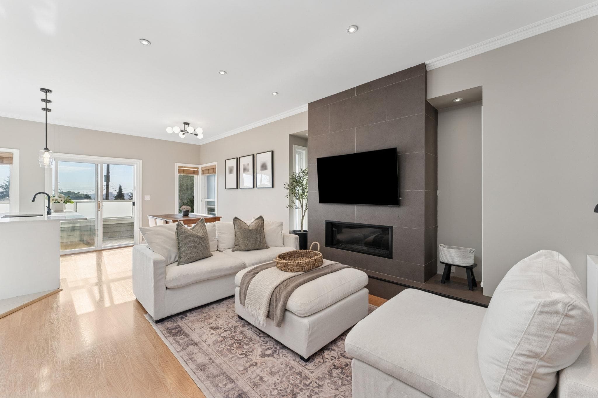 333 E Keith Road, North Vancouver, V7L 1V6 — photo 5