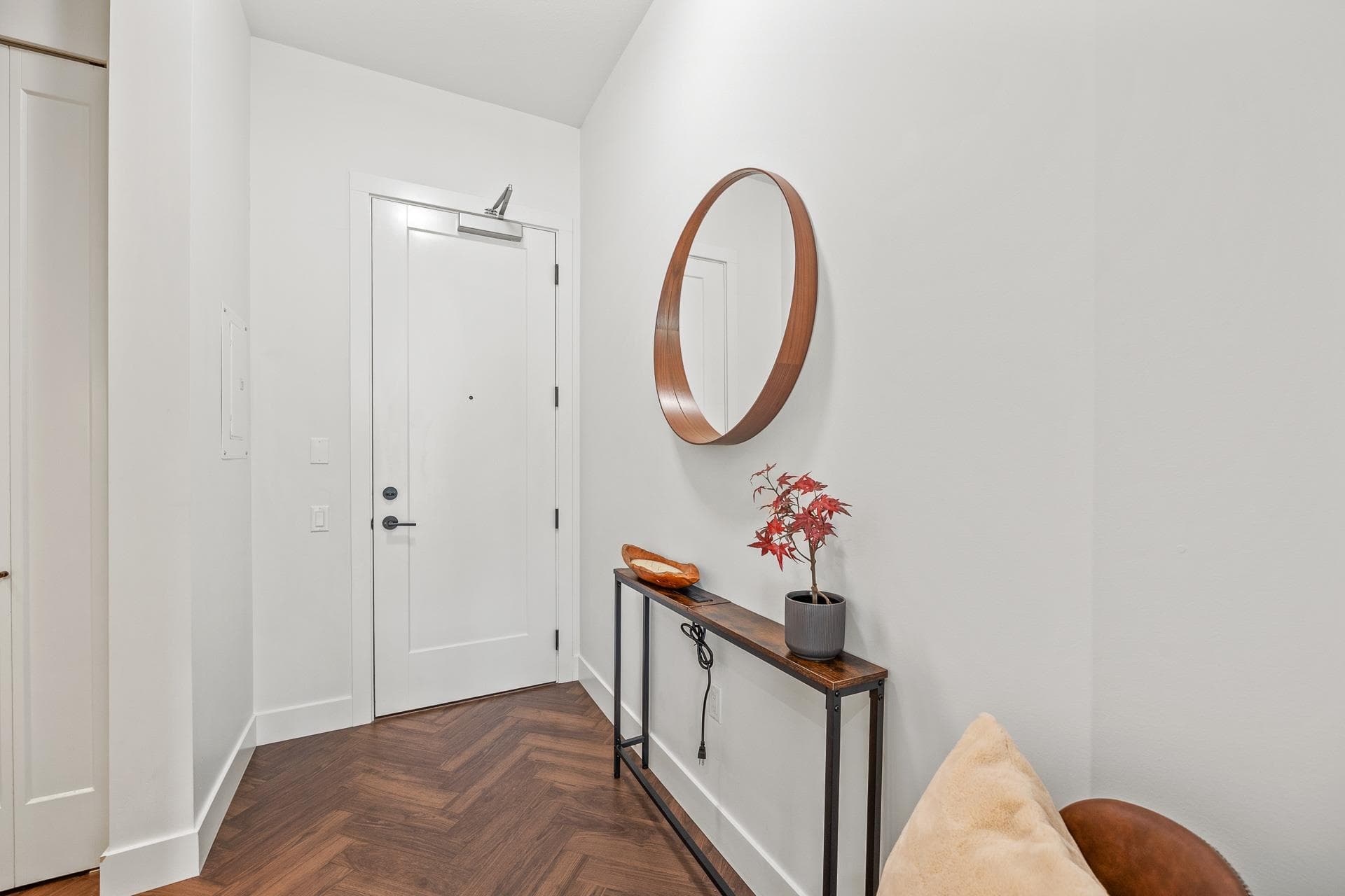 401 - 14968 101a Avenue, Surrey, V3R 0E8 — photo 2