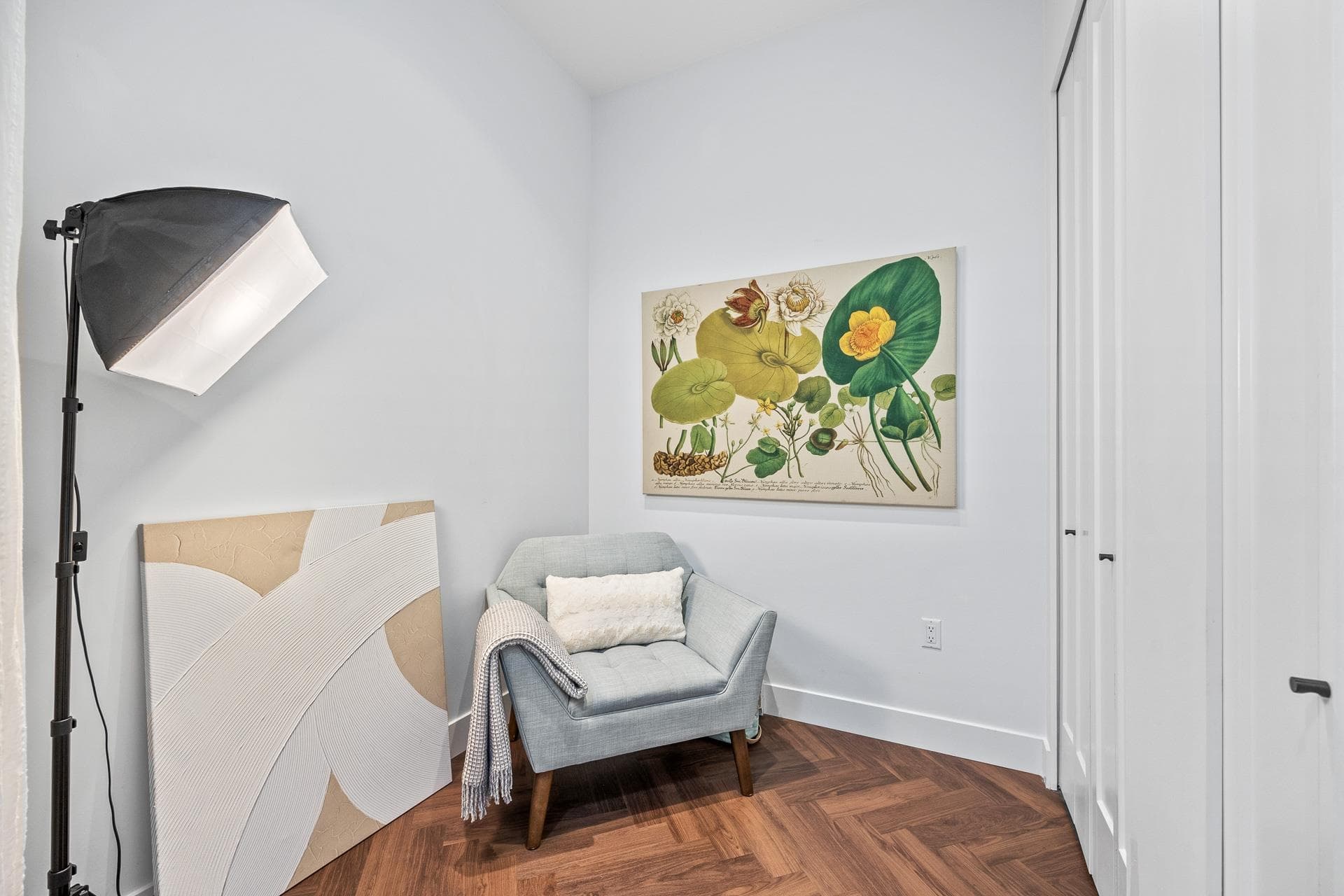 401 - 14968 101a Avenue, Surrey, V3R 0E8 — photo 3