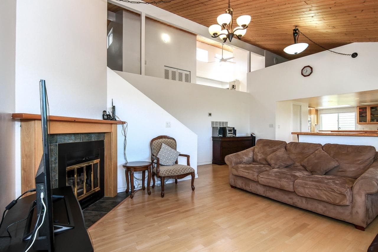 1525 Elinor Crescent, Port Coquitlam, V3C 2Y3 — photo 2