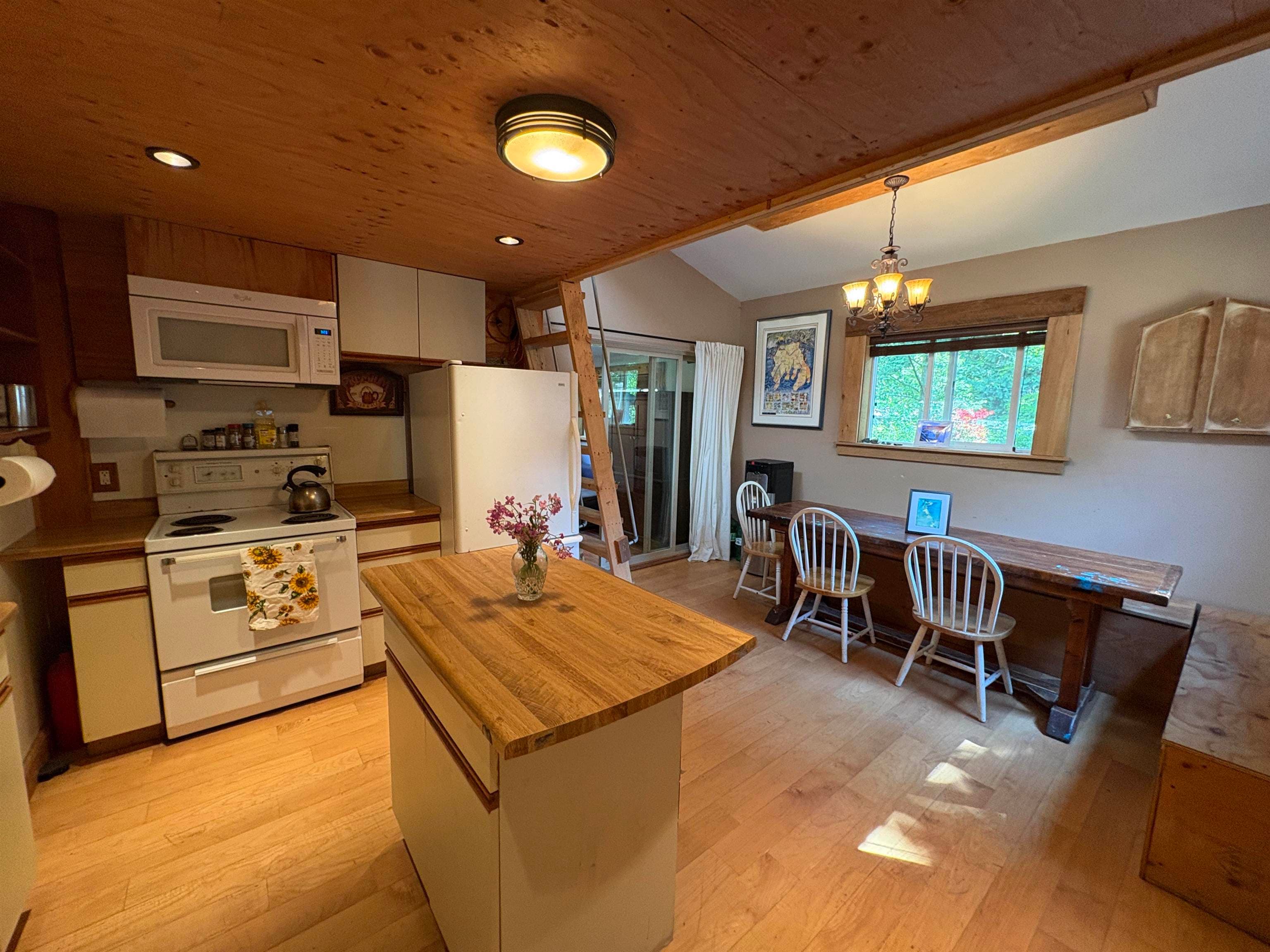 660 Andy's Bay Road, Gambier Island, V0N 1V0 — photo 3