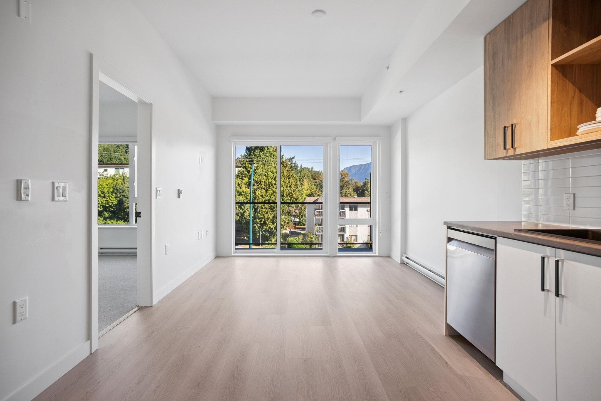 105 - 1100 Clarke Road, Port Moody, V6M 4B9 — photo 5