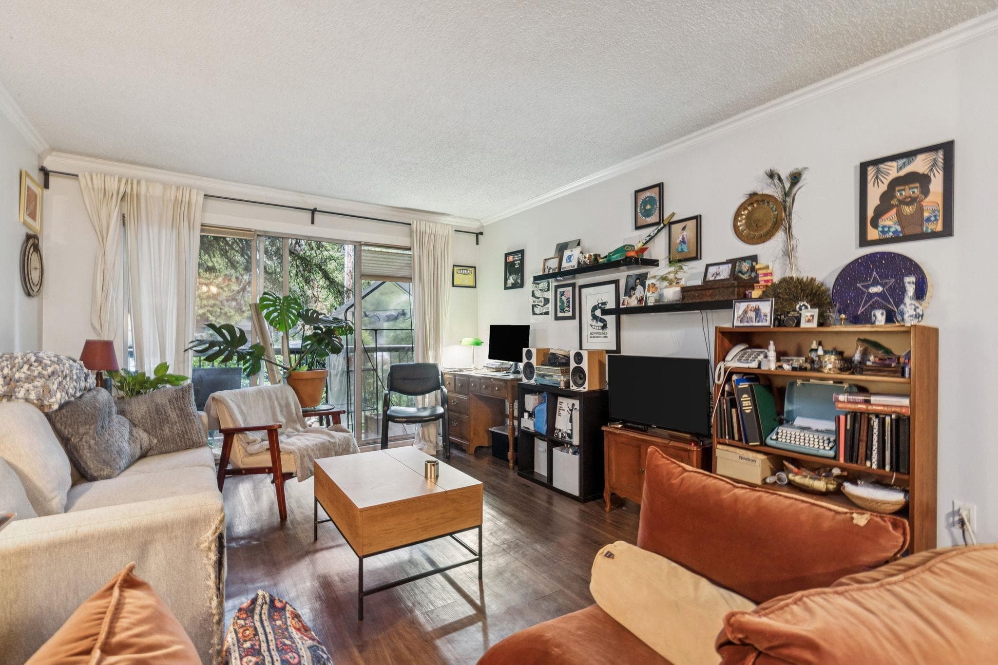 302 - 428 Agnes Street, New Westminster, V3L 1G1 — photo 1