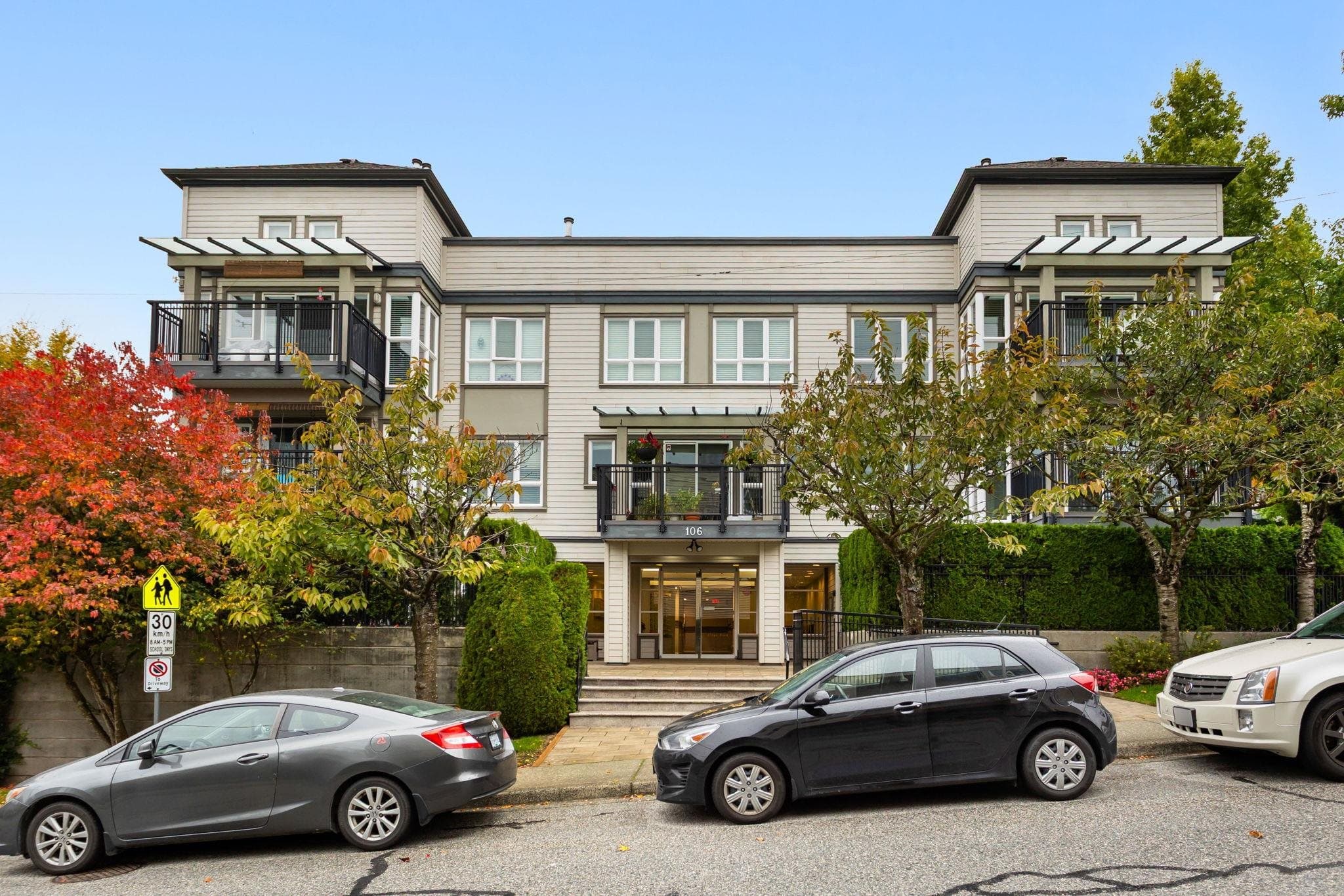 301 - 106 W Kings Road, North Vancouver, V7N 2L8 — photo 1