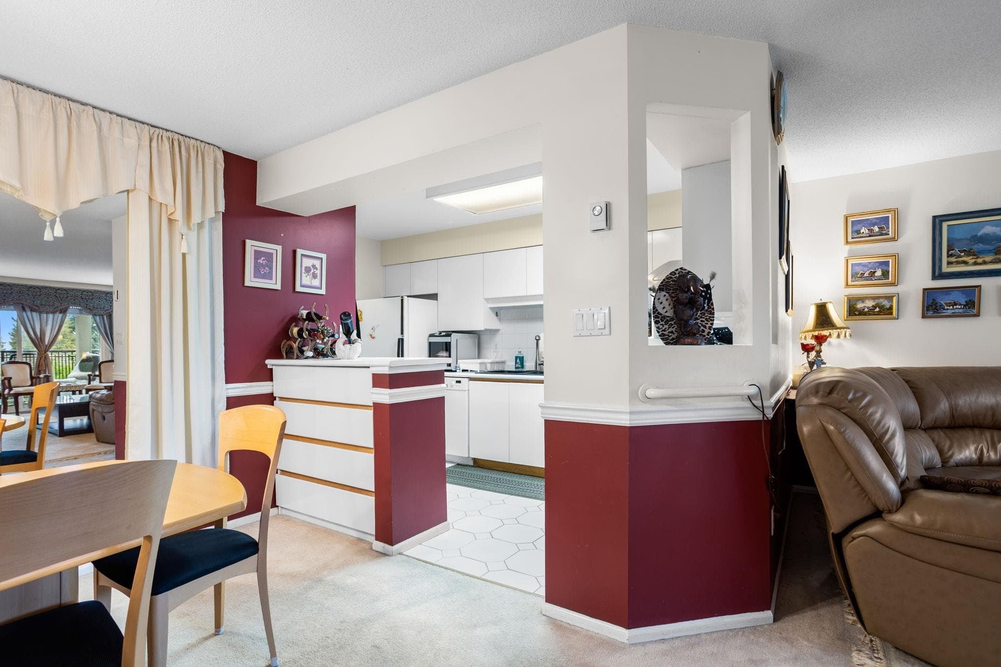 301 - 106 W Kings Road, North Vancouver, V7N 2L8 — photo 5